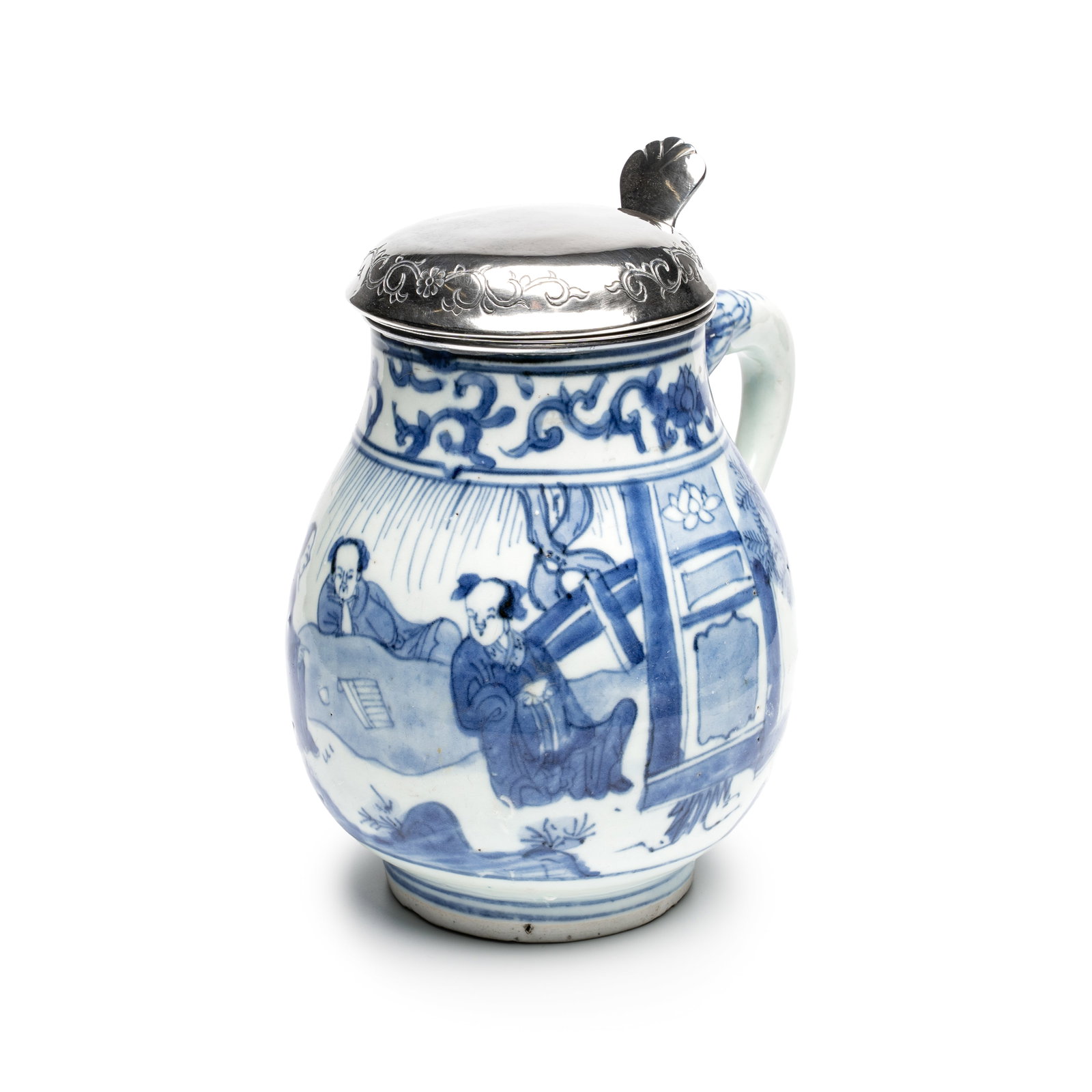 A Chinese blue and white silver-mounted 'Scholars' tankard, Transitional period: A Chinese blue and white silver-mounted 'Scholars' tankard, Transitional period L.: 17,6 cm - H.: 18 cm | incl. mount Provenance: - Jorge Welsh Works of Art Lisbon/London, with their label to the base