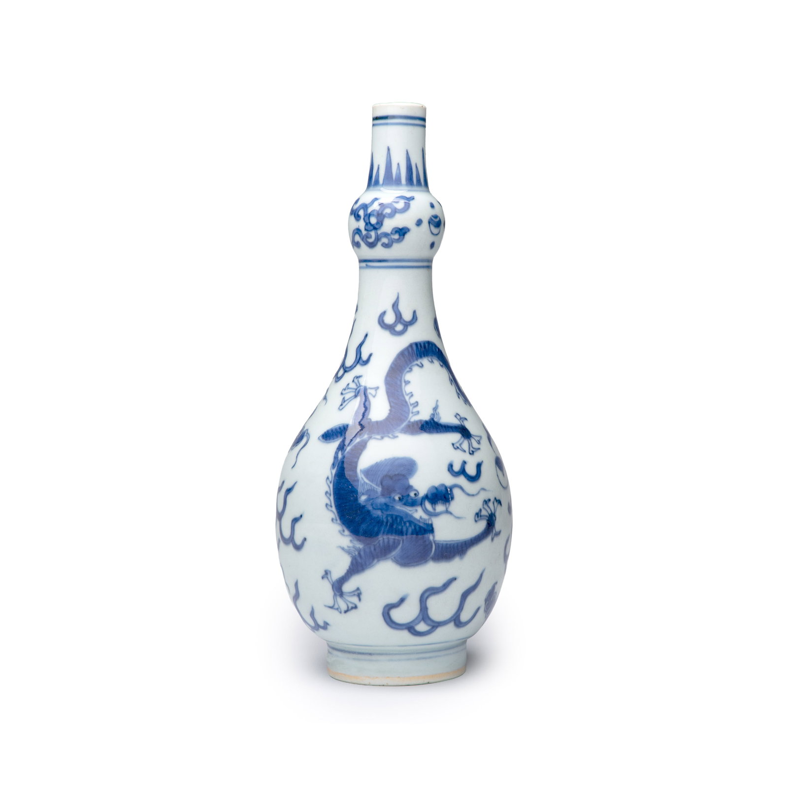 A Chinese blue and white 'Dragons Chasing the Flaming Pearl' vase, Transitional period: A Chinese blue and white 'Dragons Chasing the Flaming Pearl' vase, Transitional period H.: 23,5 cm Provenance: - A Dutch private collection. - Rob Michiels Auctions, Bruges, 28 April 2018, lot 233. (s