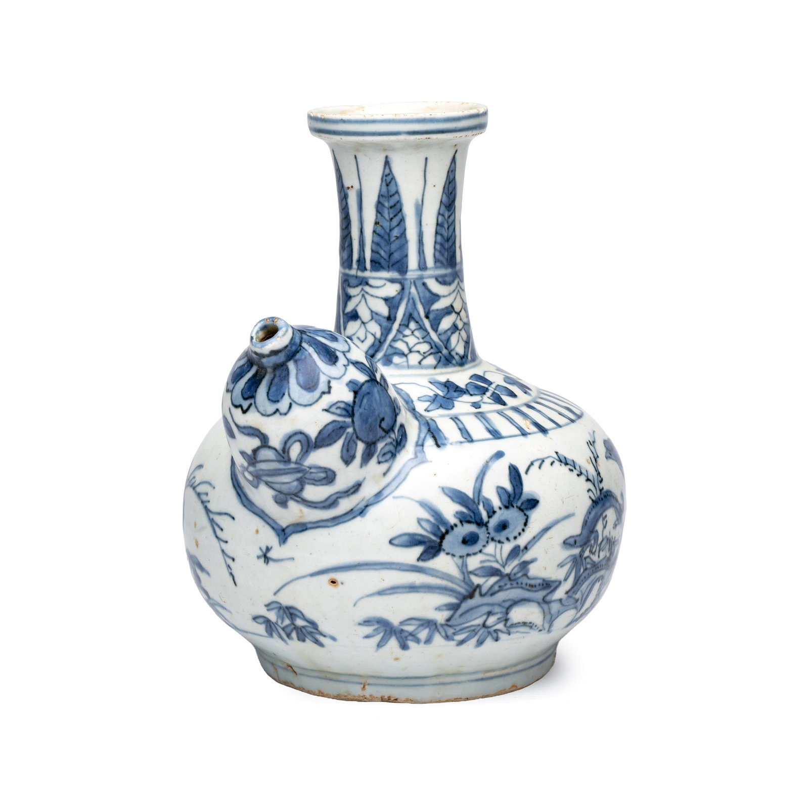 A Chinese blue and white 'Spotted Salamander' kendi, Wanli: A Chinese blue and white 'Spotted Salamander' kendi, Wanli L.: 15,3 cm - H.: 18,6 cm Provenance: - Rob Michiels Auctions, Bruges, 24 June 2017, lot 1018. (sold EUR 4.420,00) - The Mr. and Mrs. Baert-D