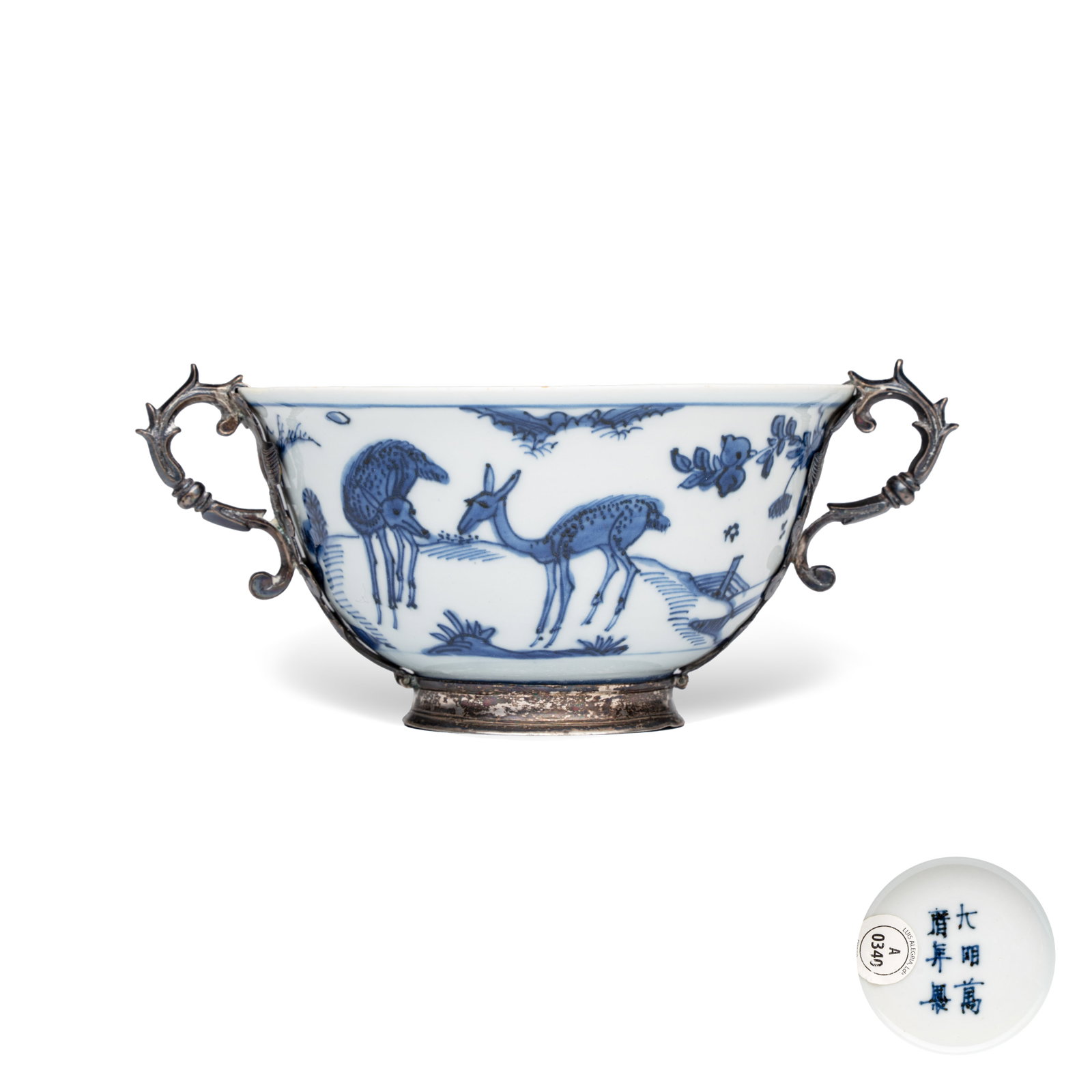 A Chinese blue and white silver-mounted 'Monkeys and Deer' bowl, Wanli mark and of the period: A Chinese blue and white silver-mounted 'Monkeys and Deer' bowl, Wanli mark and of the period L.: 15,5 cm - H.: 7,1 cm | Incl. mounts Provenance: - Luis Alegria, Porto, with their label to the base. -
