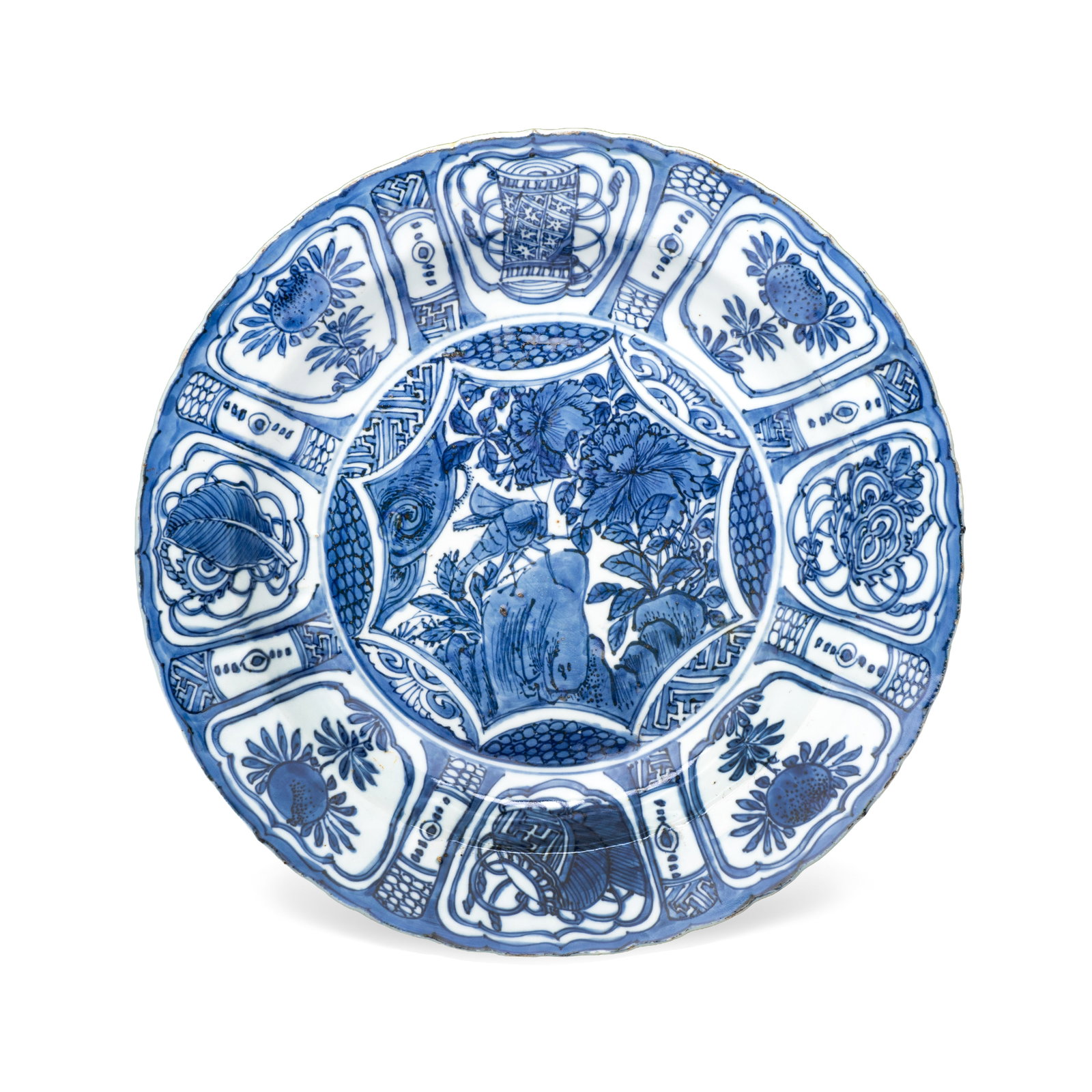 A Chinese blue and white 'Grasshopper' dish, Wanli: A Chinese blue and white 'Grasshopper' dish, Wanli Dia.: 31,4 cm Provenance: - Rob Michiels Auctions, Bruges, 11 February 2017, lot 1015. (sold EUR 1.300,00) - The Mr. and Mrs. Baert-Devos Collection,