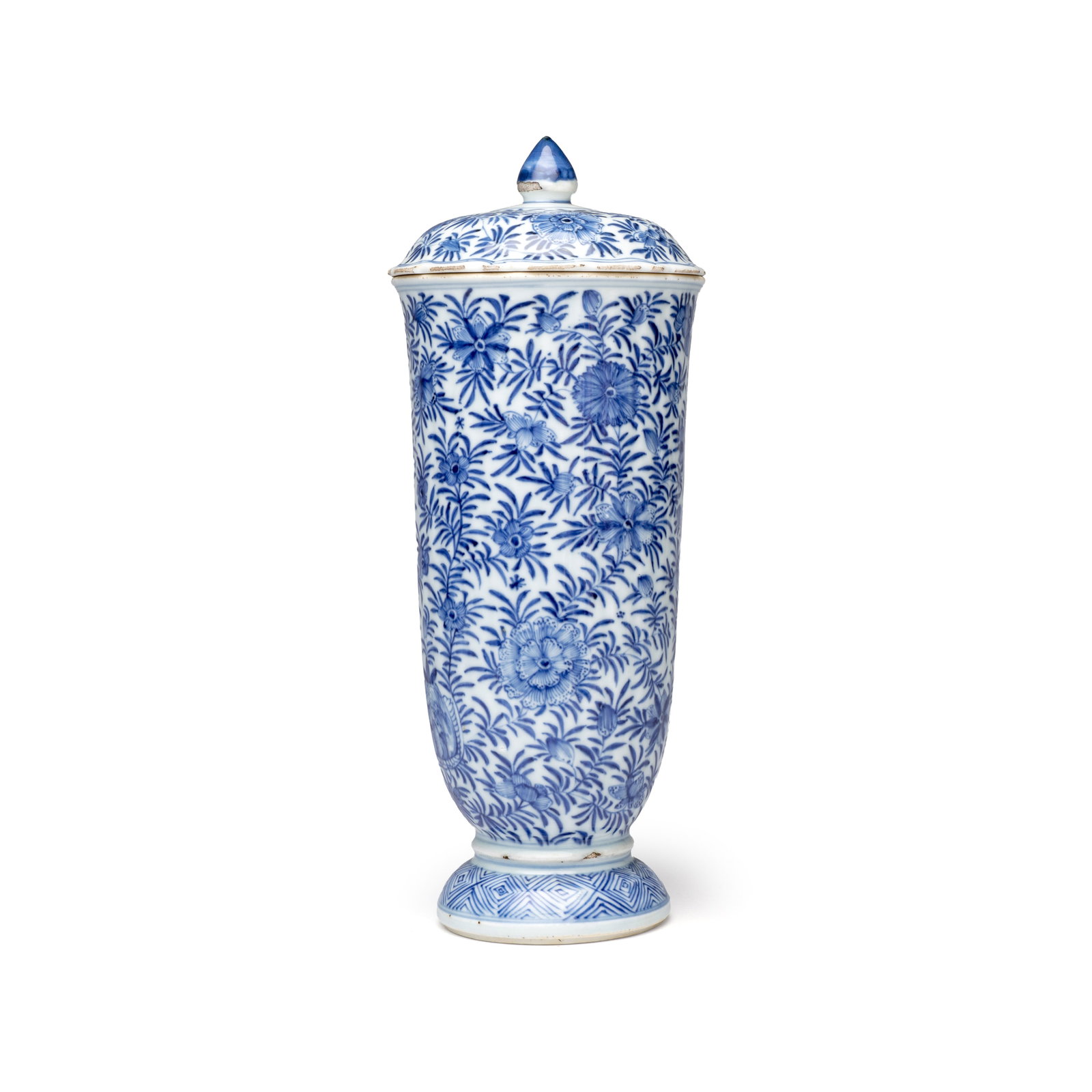 A Chinese blue and white beaker and cover with floral design, Kangxi (1 of 10)