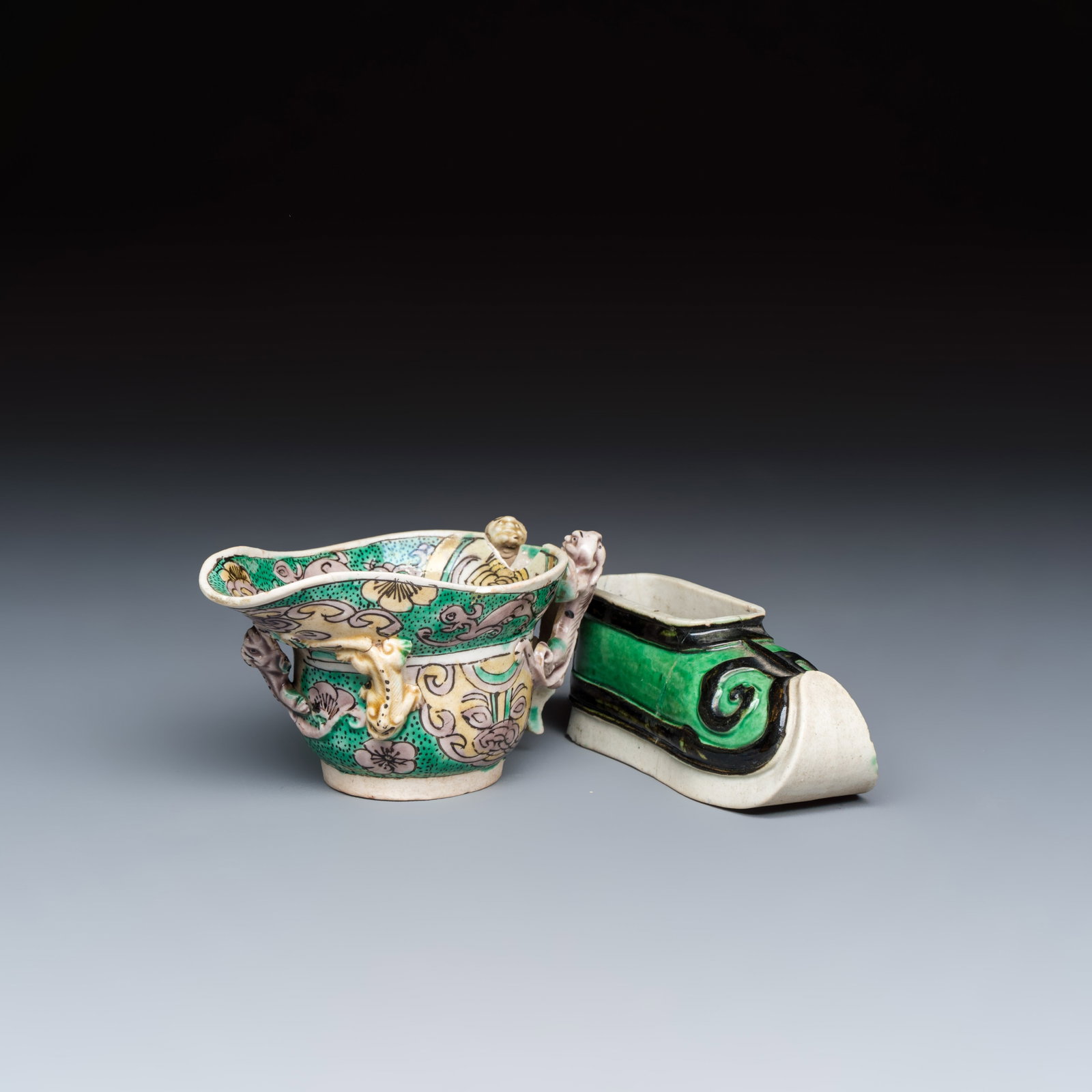 A Chinese famille verte sancai biscuit libation cup and a model of a shoe, Kangxi (1 of 7)