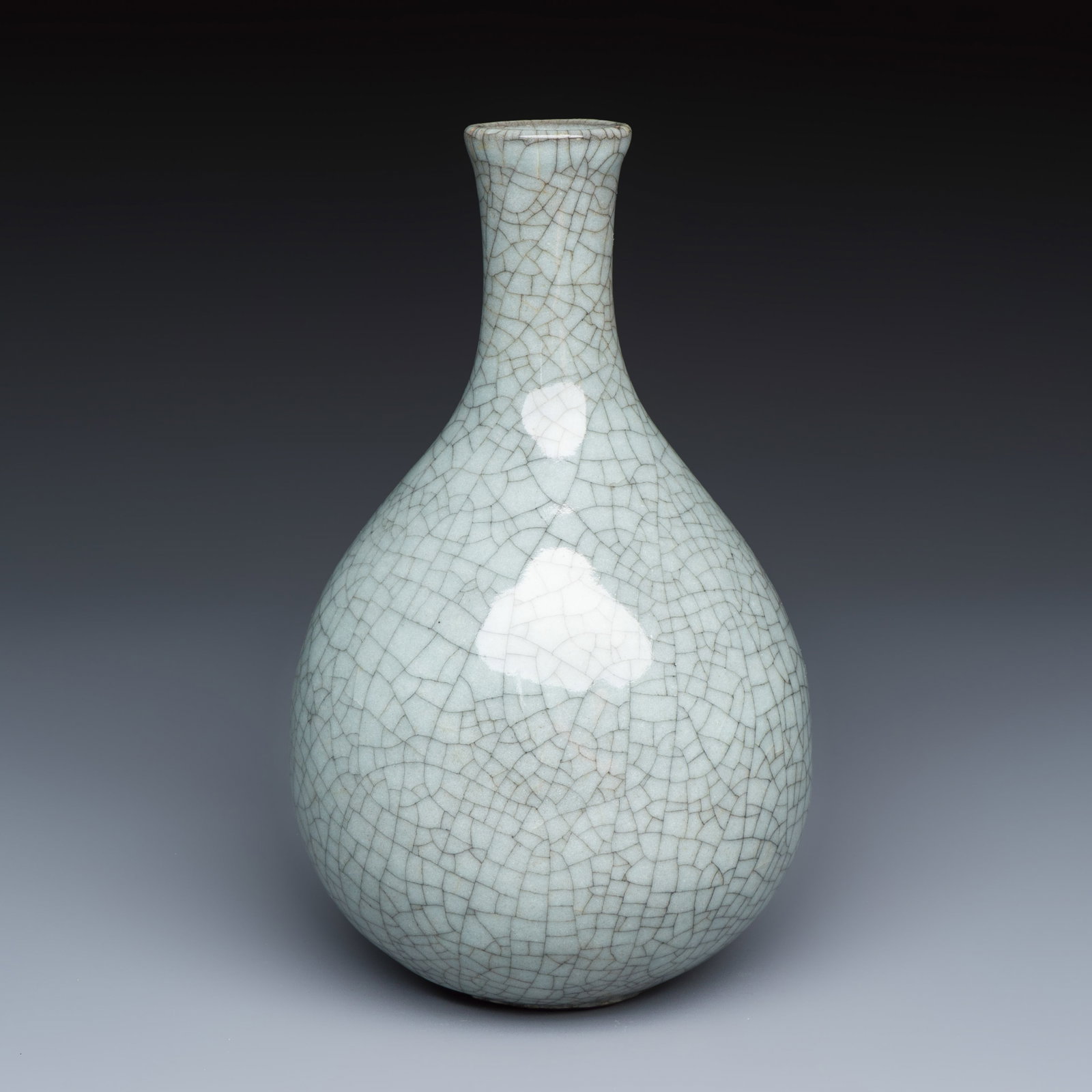 A Chinese ge-type bottle vase, Ming (1 of 7)