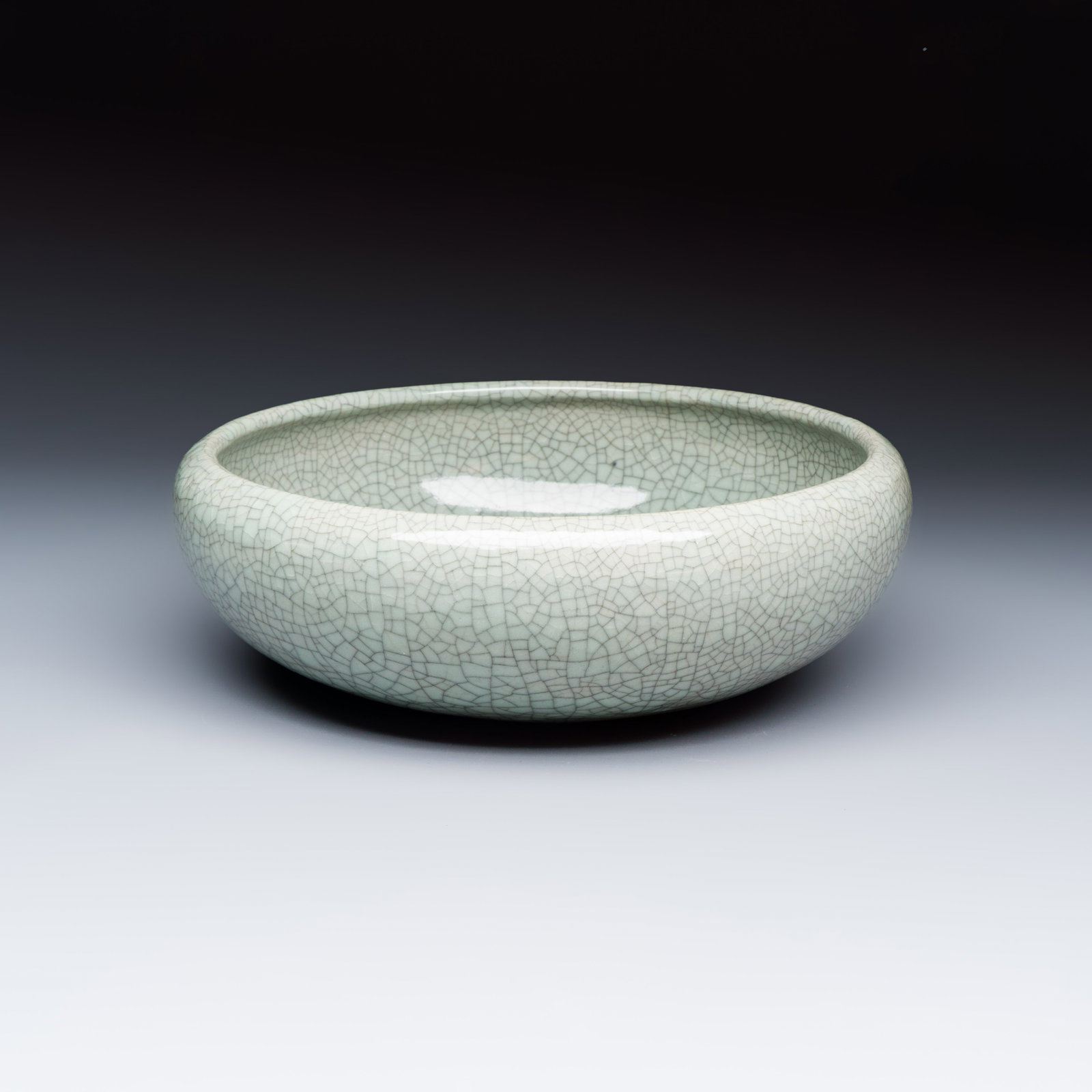 A Chinese ge-type brush washer, 18/19th C. (1 of 7)