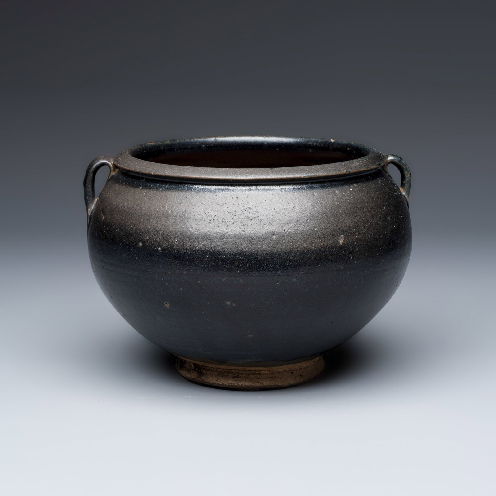A Chinese Cizhou black-glazed jar with handles, Jin/Yuan (1 of 7)