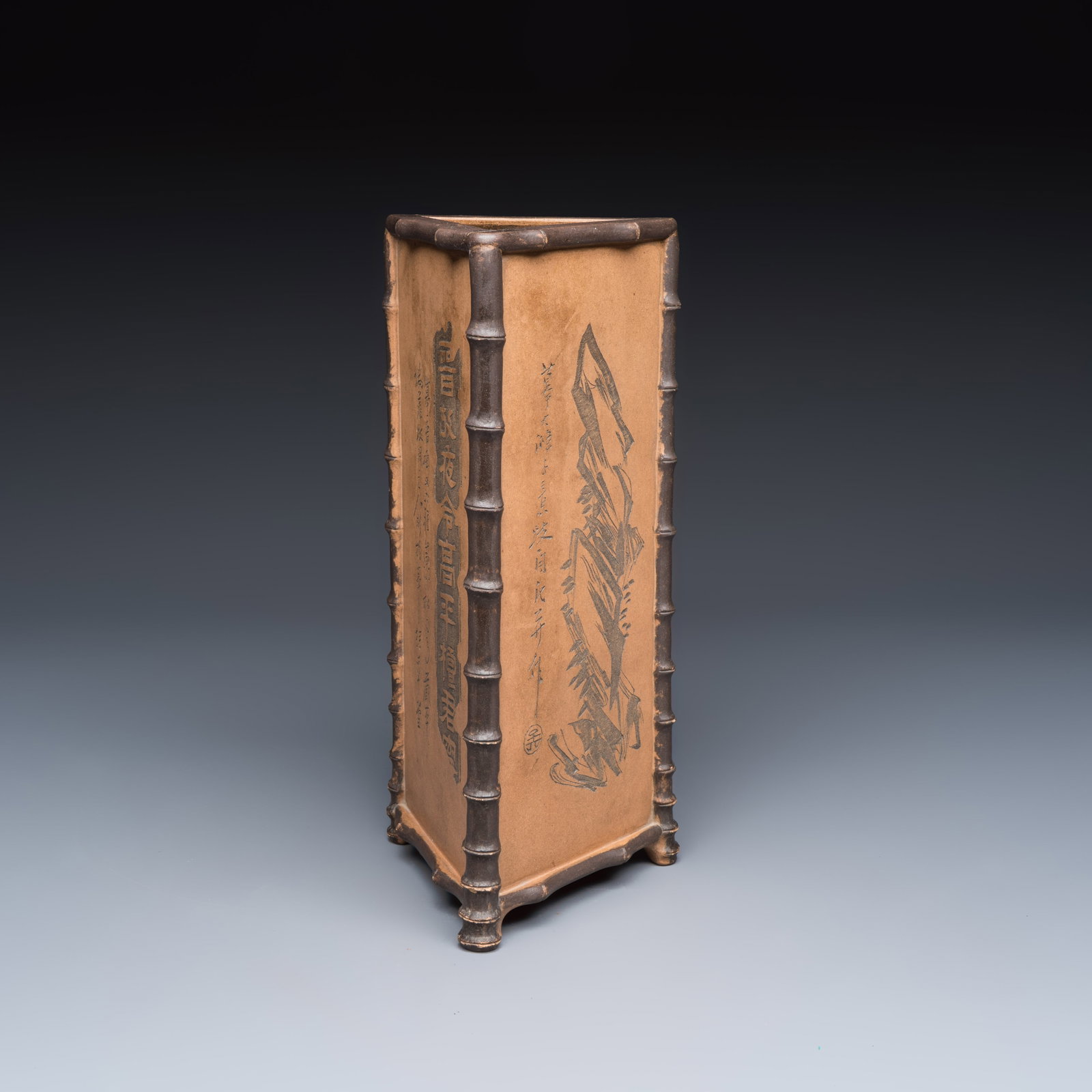 A Chinese Yixing stoneware incised triangular hat stand, signed Wu Desheng, Republic: A Chinese Yixing stoneware incised triangular hat stand, signed Wu Desheng, Republic Dim: 14 x 12 x 31,1 cm