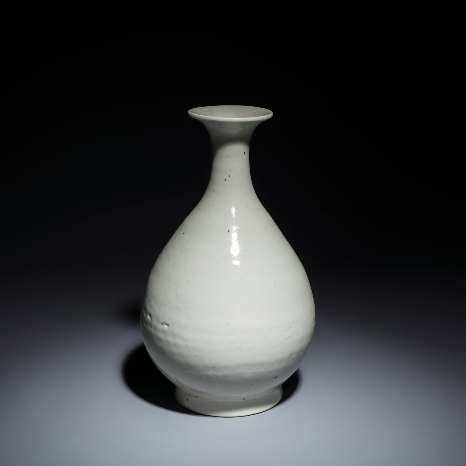 A Chinese white-glazed 'Yuhuchunping' vase, Ming (1 of 7)