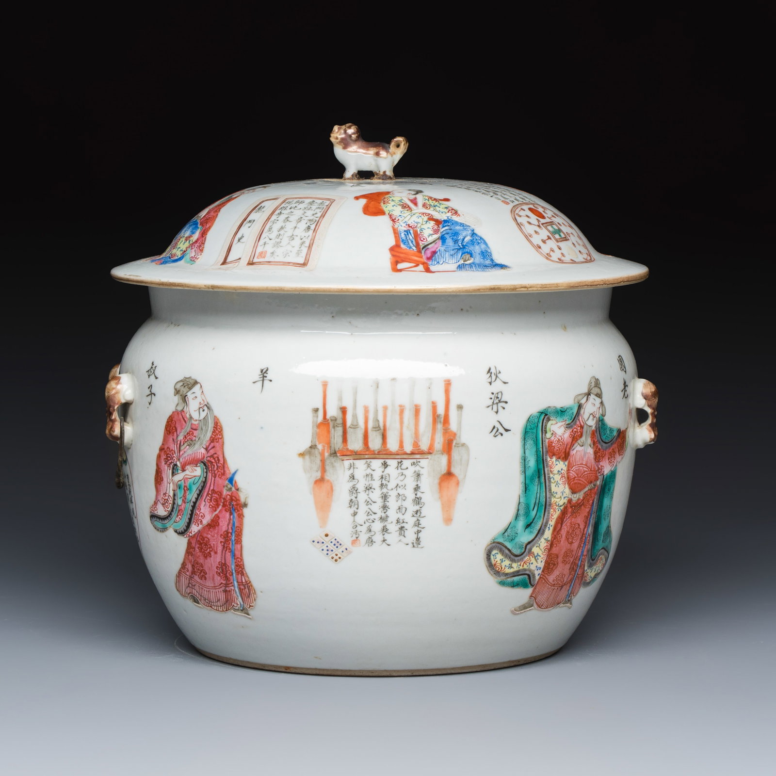 A rare Chinese famille rose 'Wu Shuang Pu' 'Kamcheng' jar and cover, 19th C.: A rare Chinese famille rose 'Wu Shuang Pu' 'Kamcheng' jar and cover, 19th C. L.: 23,6 cm - H.: 22,7 cm | incl. cover
