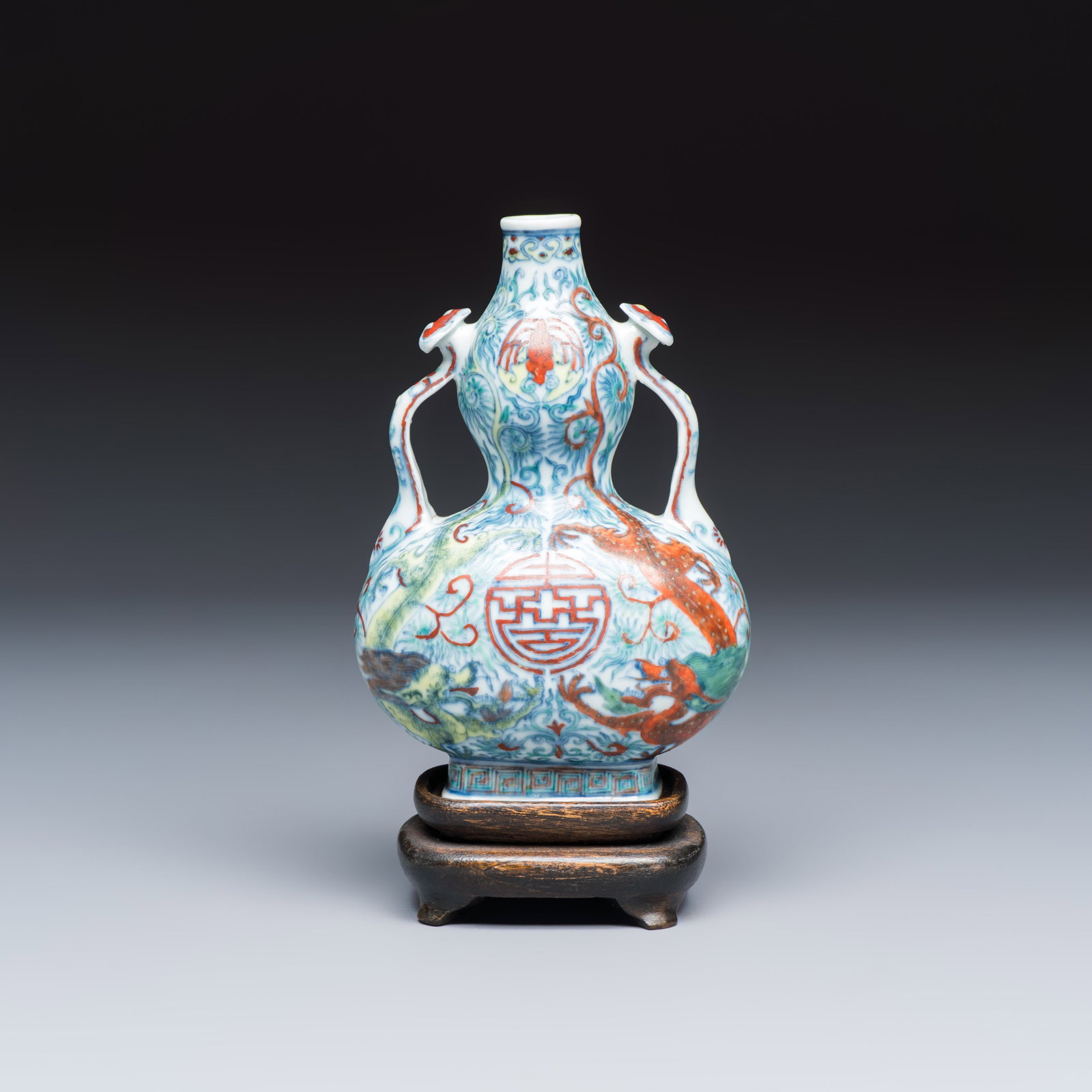A Chinese doucai double-gourd vase with dragons and ruyi handles, Jiaqing mark, 19/20th C. (1 of 7)