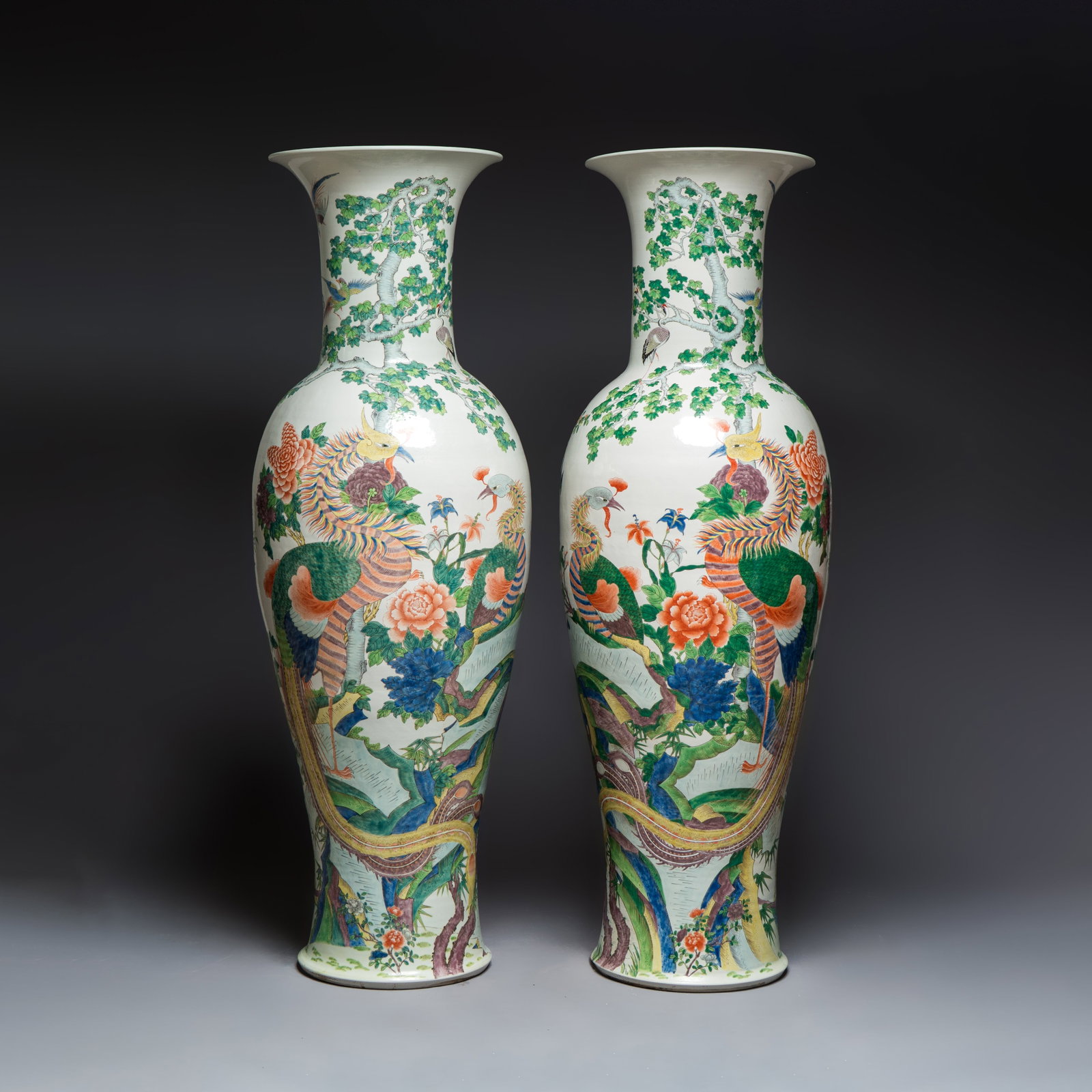 A massive pair of Chinese famille verte 'Phoenixes and Birds' vases, 20th C.: A massive pair of Chinese famille verte 'Phoenixes and Birds' vases, 20th C. H.: 154,5 cm