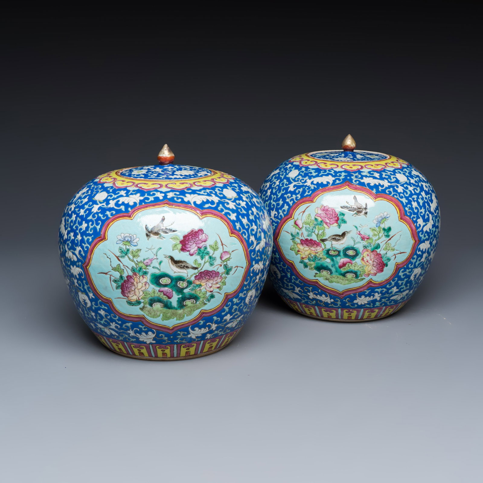 A pair of Chinese famille rose 'Birds among Flowering Branches' jars and covers, 19th C. (1 of 7)