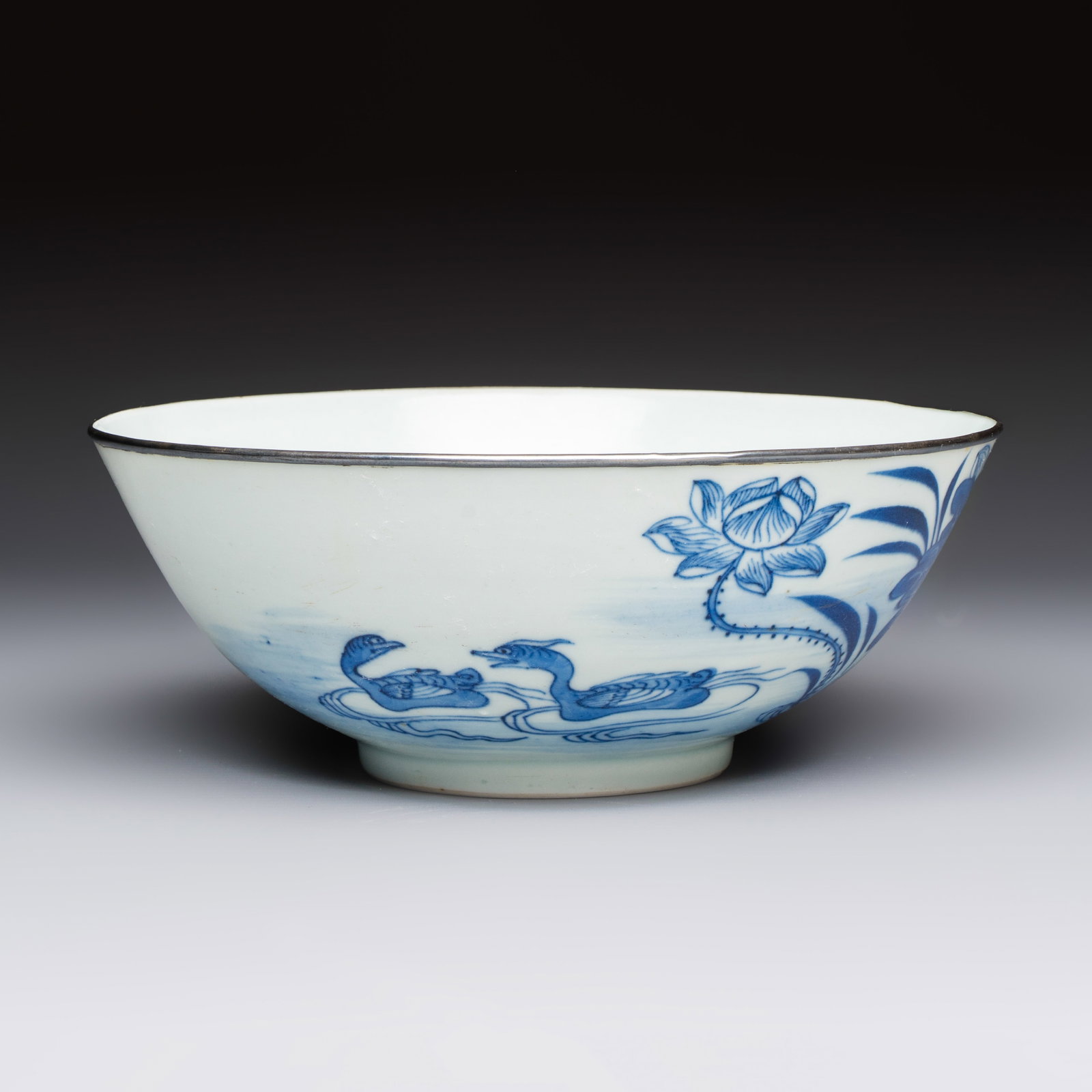 A Chinese blue and white 'Bleu de Hue' bowl with mandarin ducks in a lotus pond and a poem, Ngoan: A Chinese blue and white 'Bleu de Hue' bowl with mandarin ducks in a lotus pond and a poem, Ngoan Ngoc mark, 19th C. Dia.: 18,6 cm - H.: 7,2 cm