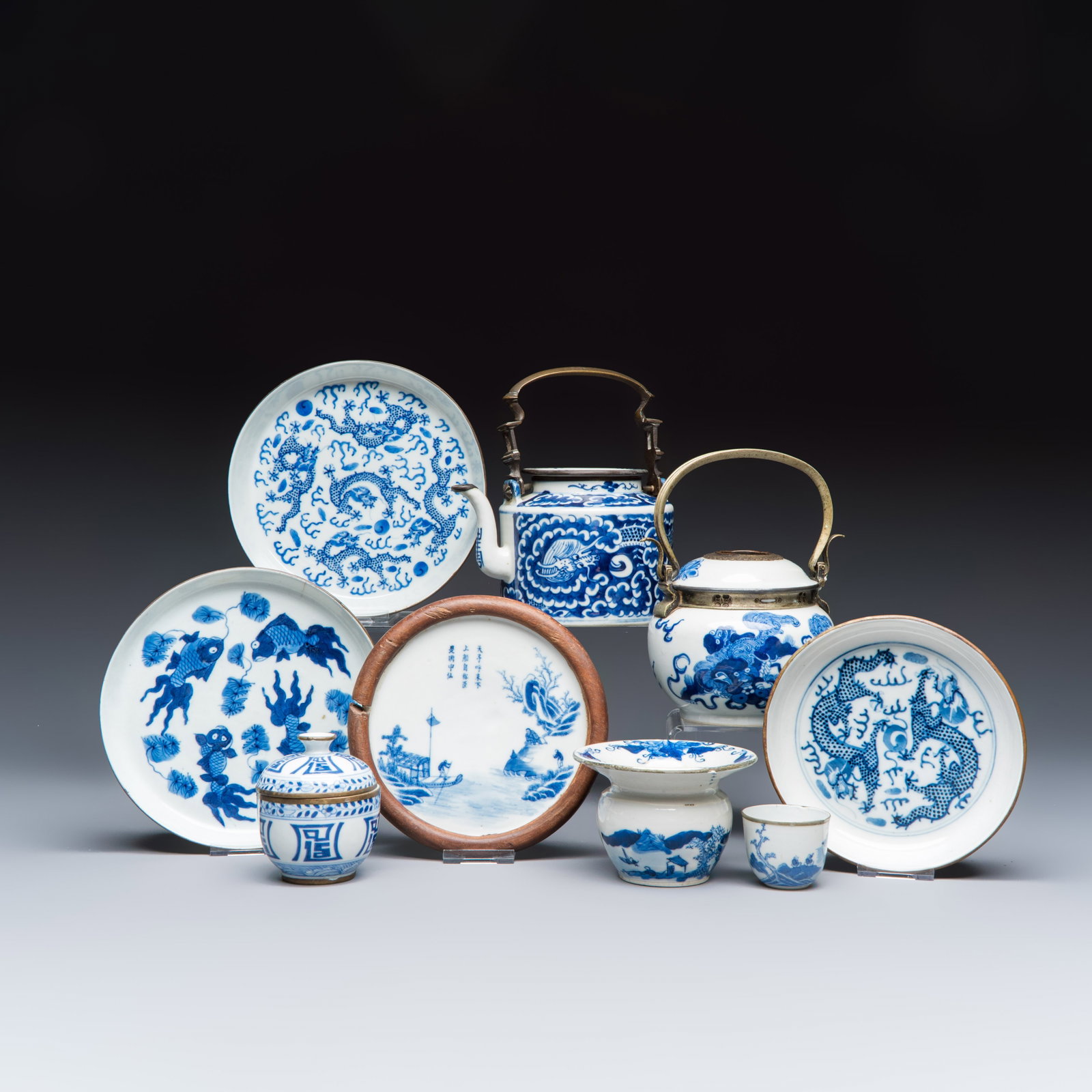 Nine Chinese blue and white wares for the Southeast Asian market, including Bleu de Hue, 19th C.: Nine Chinese blue and white wares for the Southeast Asian market, including Bleu de Hue, 19th C. L.: 15 cm - H.: 17 cm | the teapot, incl. handle Dia.: 15,5 cm | the plaque Dia.: 4,8 cm - H.: 3,9 cm |