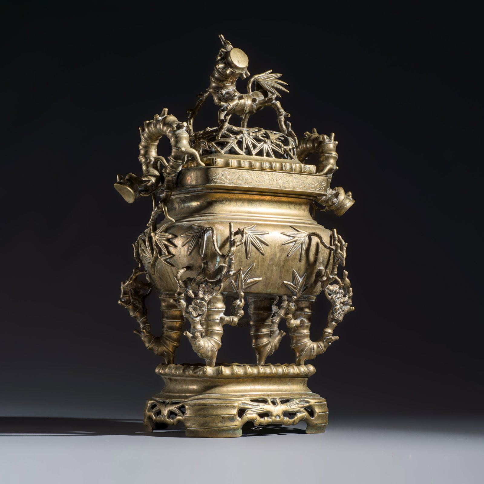 A Vietnamese bronze covered censer and stand, 19/20th C.: A Vietnamese bronze covered censer and stand, 19/20th C. Dim: 32 x 25 x 50,5 cm | incl. cover and stand Weight: approx. 7,5 kilograms