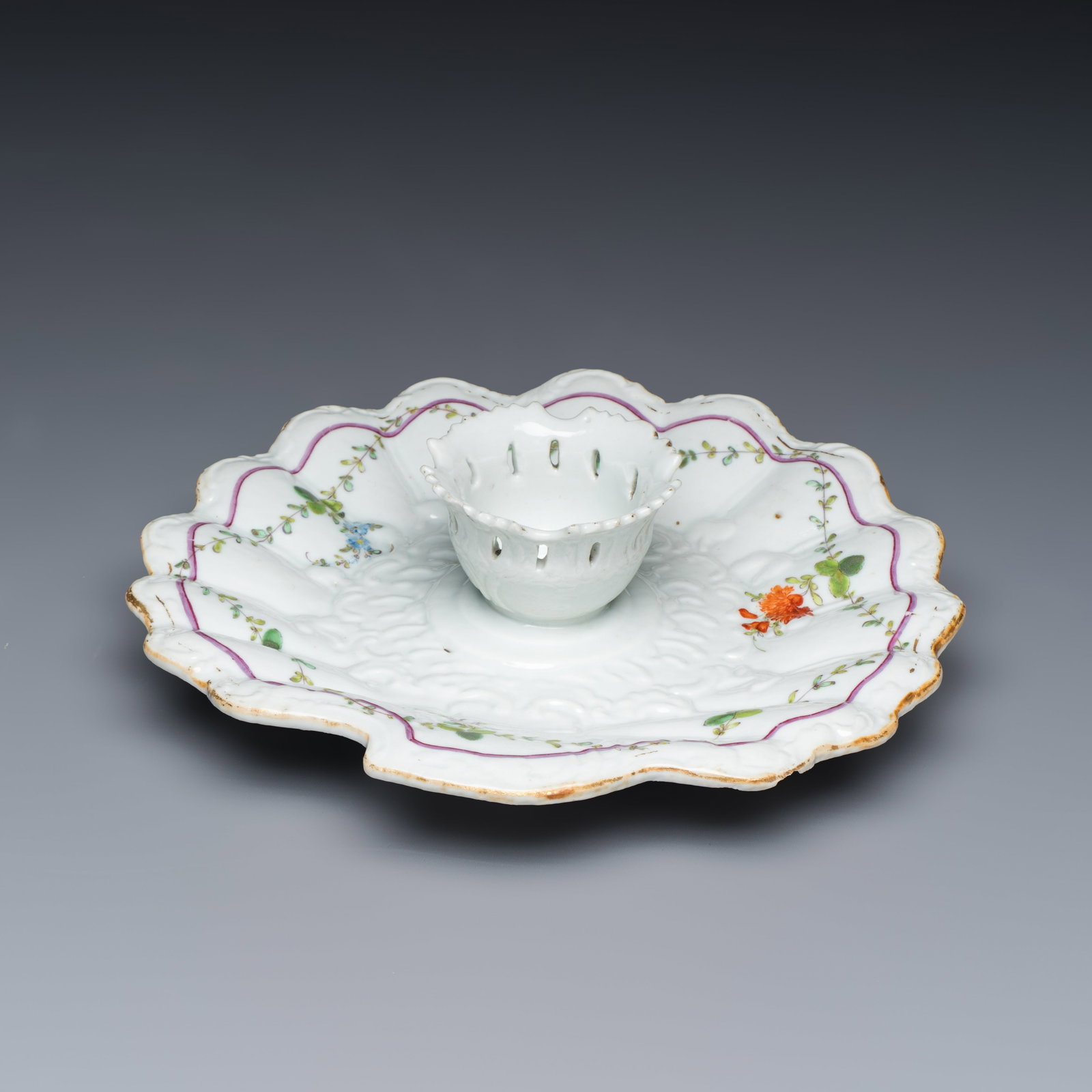 A Chinese famille rose trembleuse stand or 'Mancerina' for the Spanish or Mexican market, (1 of 4)