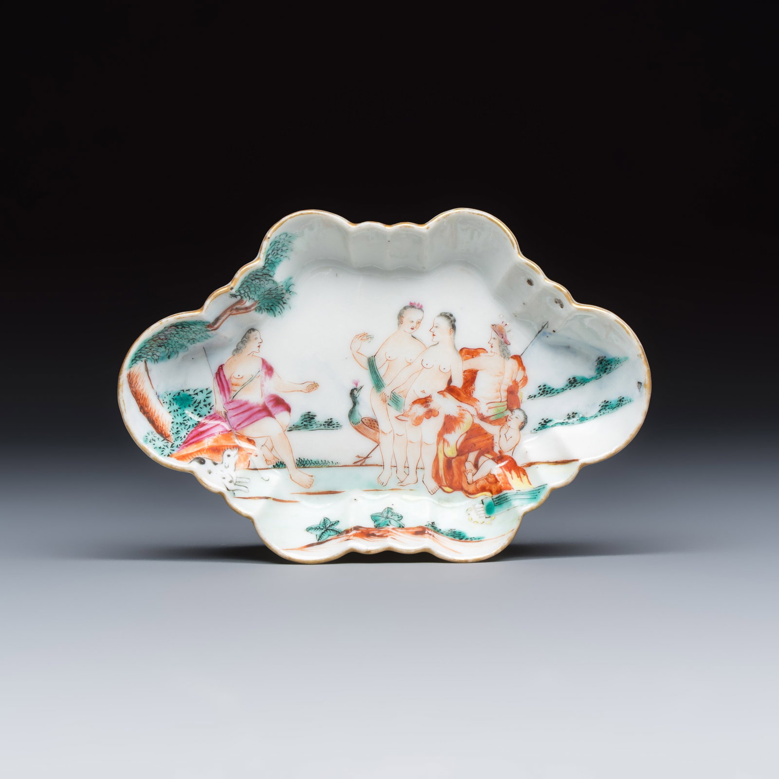 A fine Chinese export porcelain 'Judgement of Paris' spoon tray, Qianlong (1 of 2)