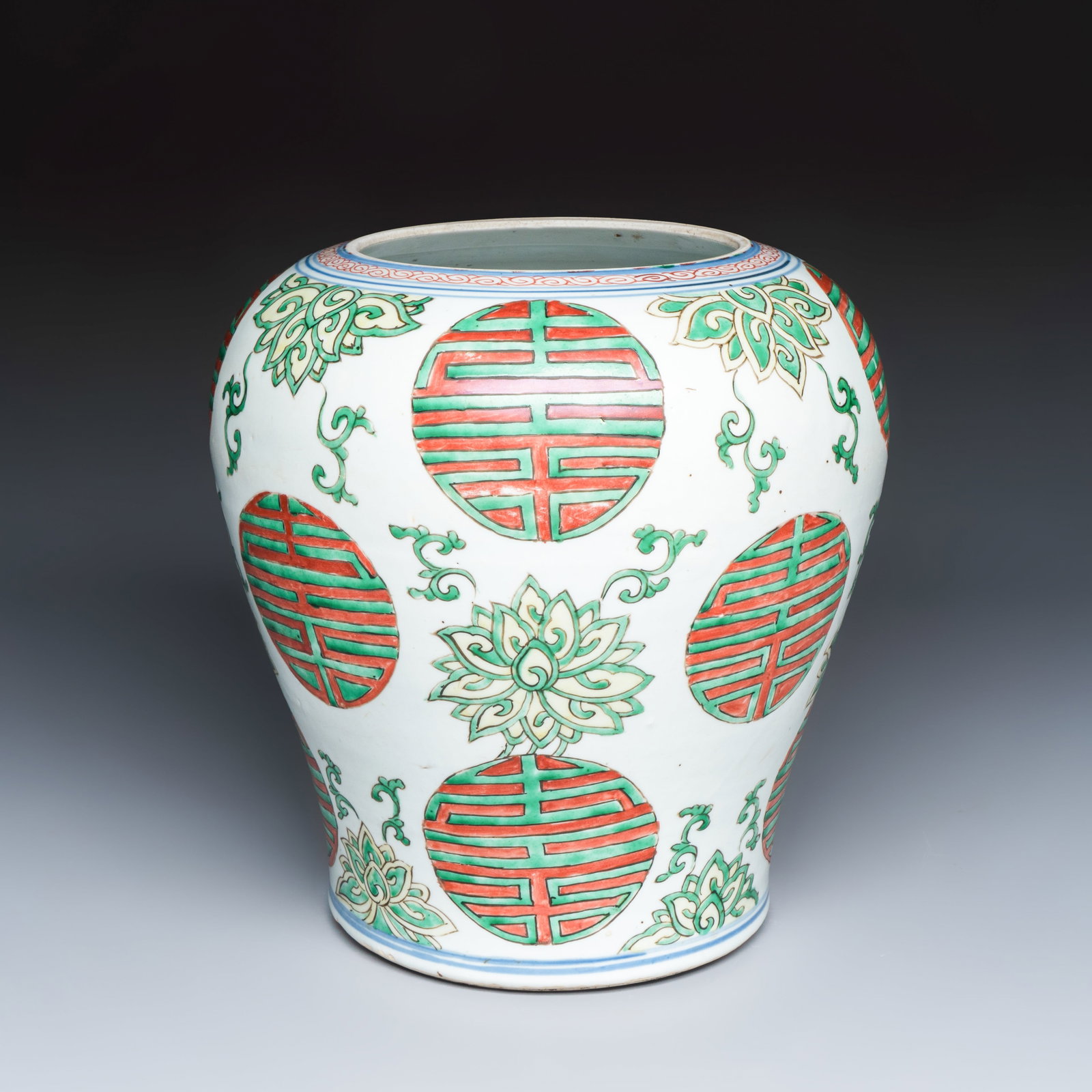 A Chinese famille verte 'Lotus and Shou' vase, Transitional period: A Chinese famille verte 'Lotus and Shou' vase, Transitional period H.: 27,7 cm