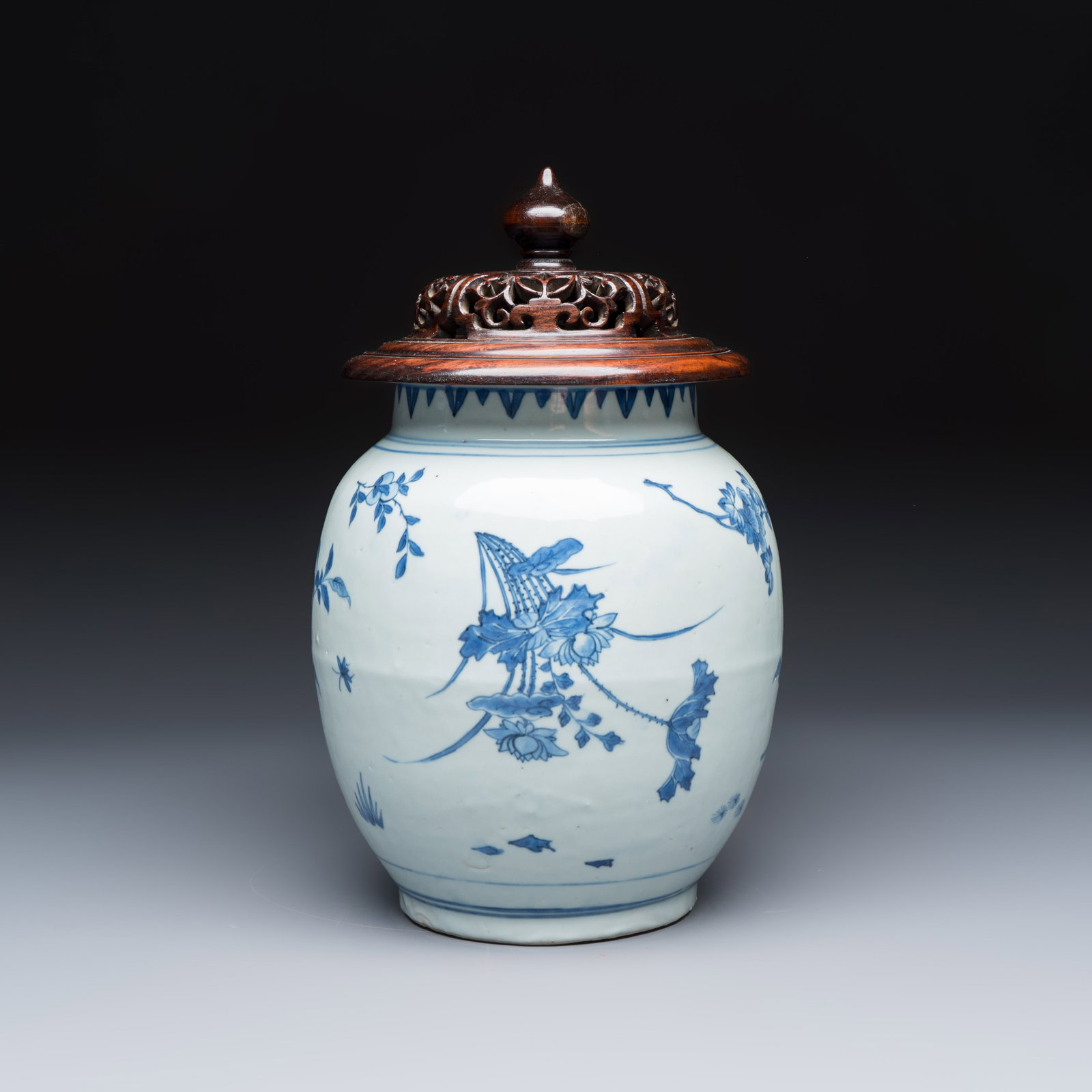 A Chinese blue and white vase with floral design and a later wooden cover, Transitional period (1 of 9)