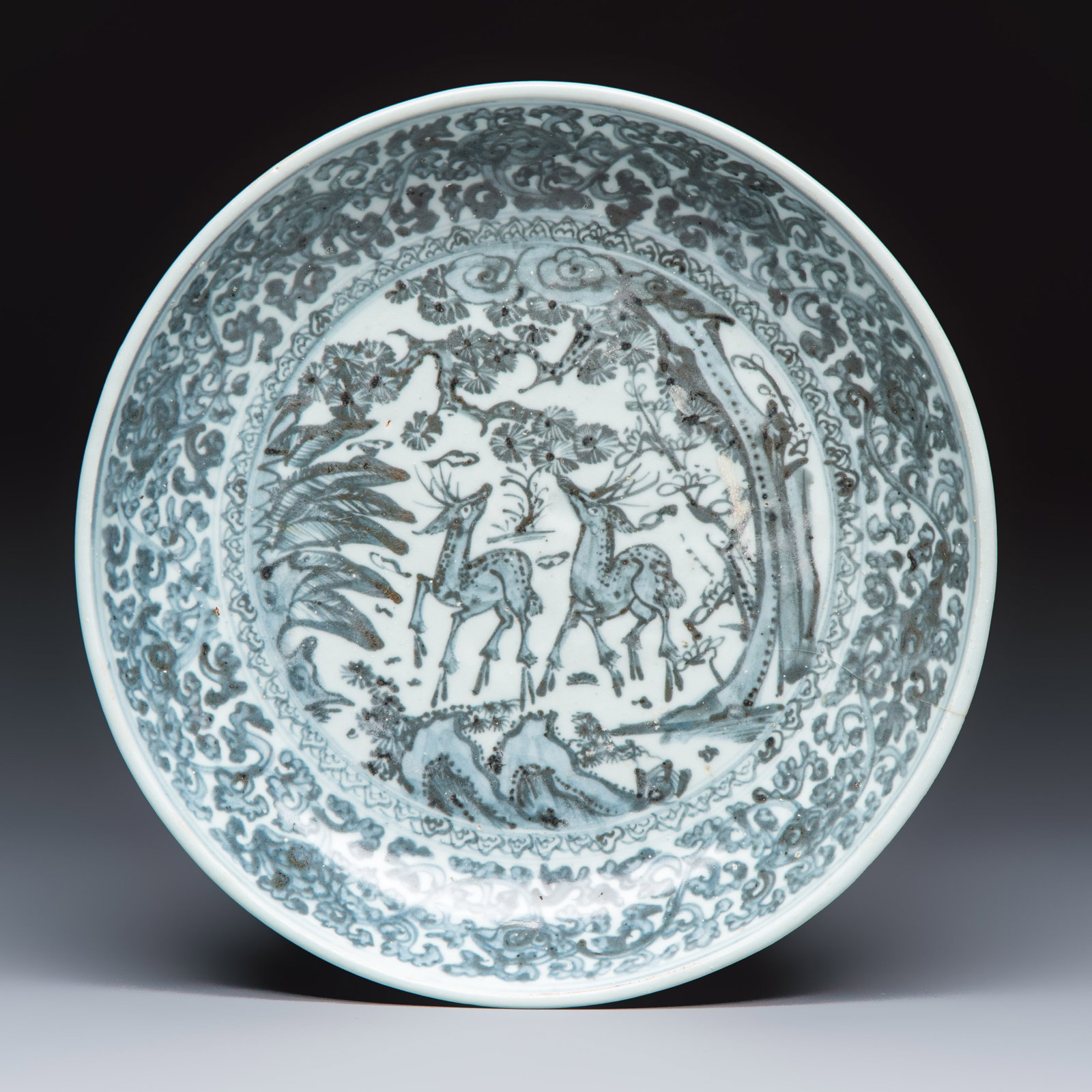 A Chinese blue and white 'Deer' dish, Hongzhi/Zhengde: A Chinese blue and white 'Deer' dish, Hongzhi/Zhengde Dia.: 32 cm