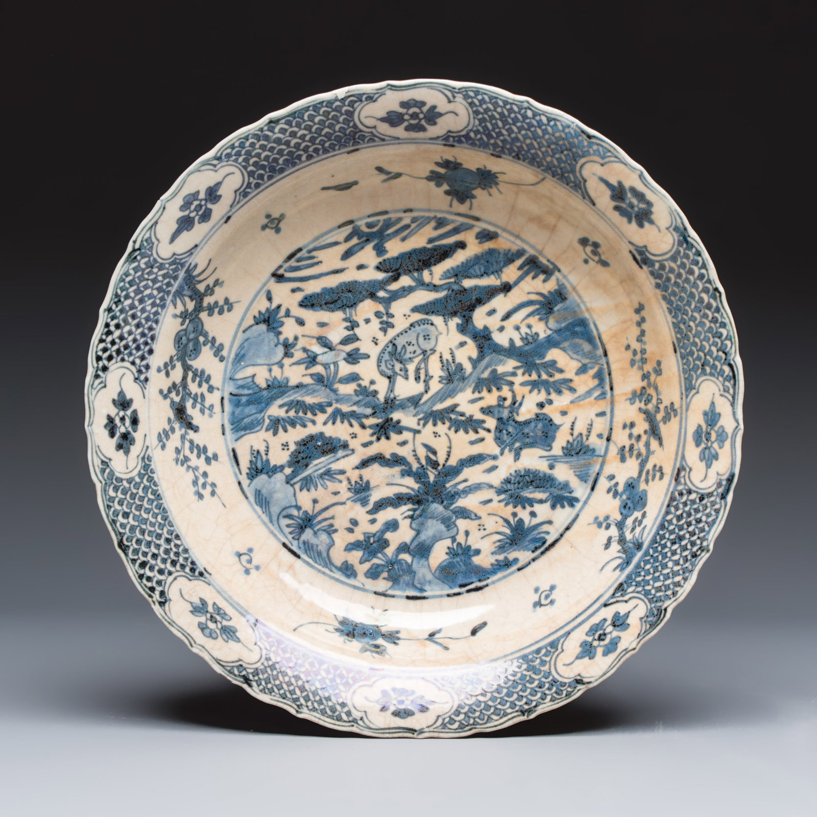A Chinese Swatow blue and white 'Deer' dish, Ming: A Chinese Swatow blue and white 'Deer' dish, Ming Dia.: 38,3 cm