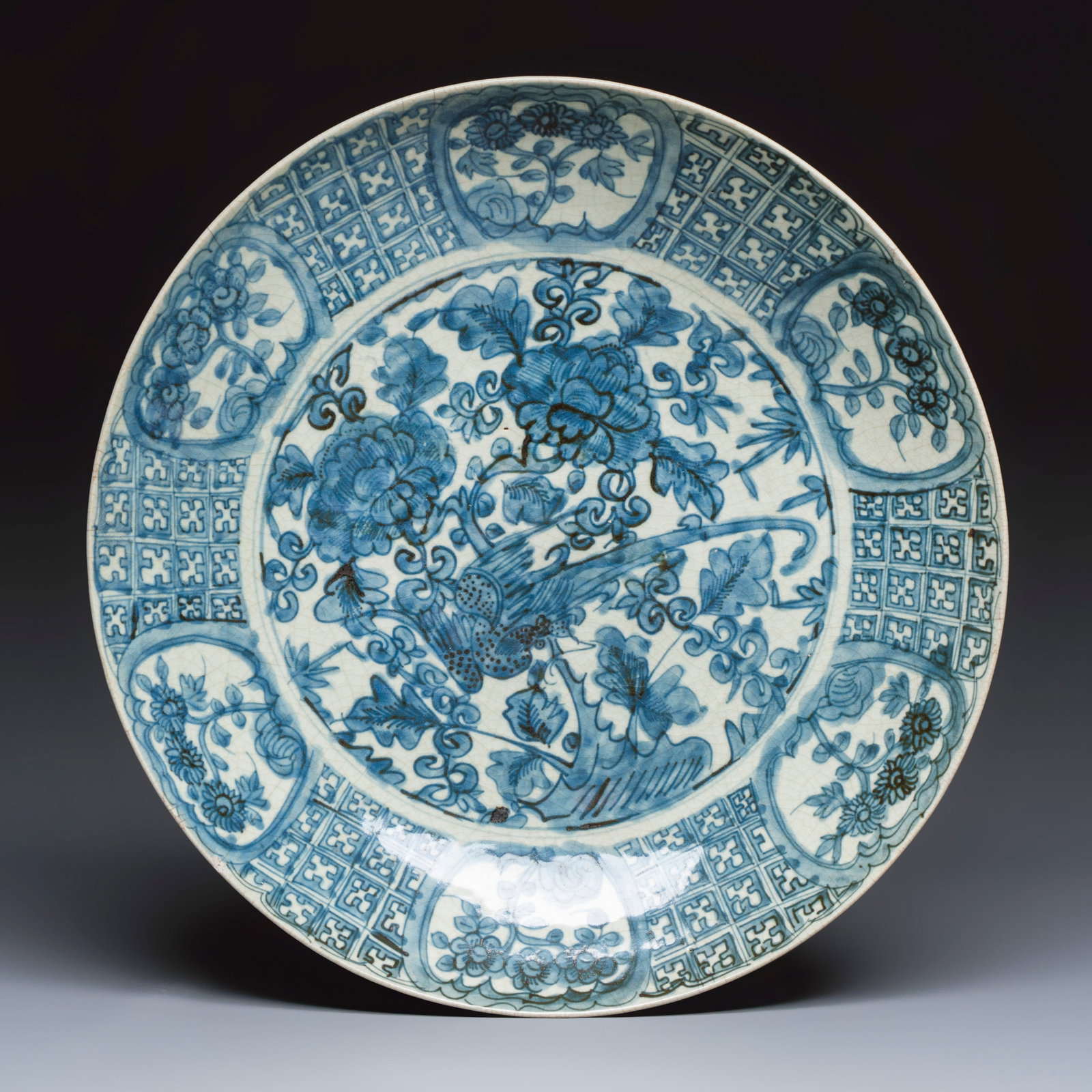 A Chinese blue and white Swatow 'Pheasant' dish, Ming: A Chinese blue and white Swatow 'Pheasant' dish, Ming Dia.: 48,1 cm