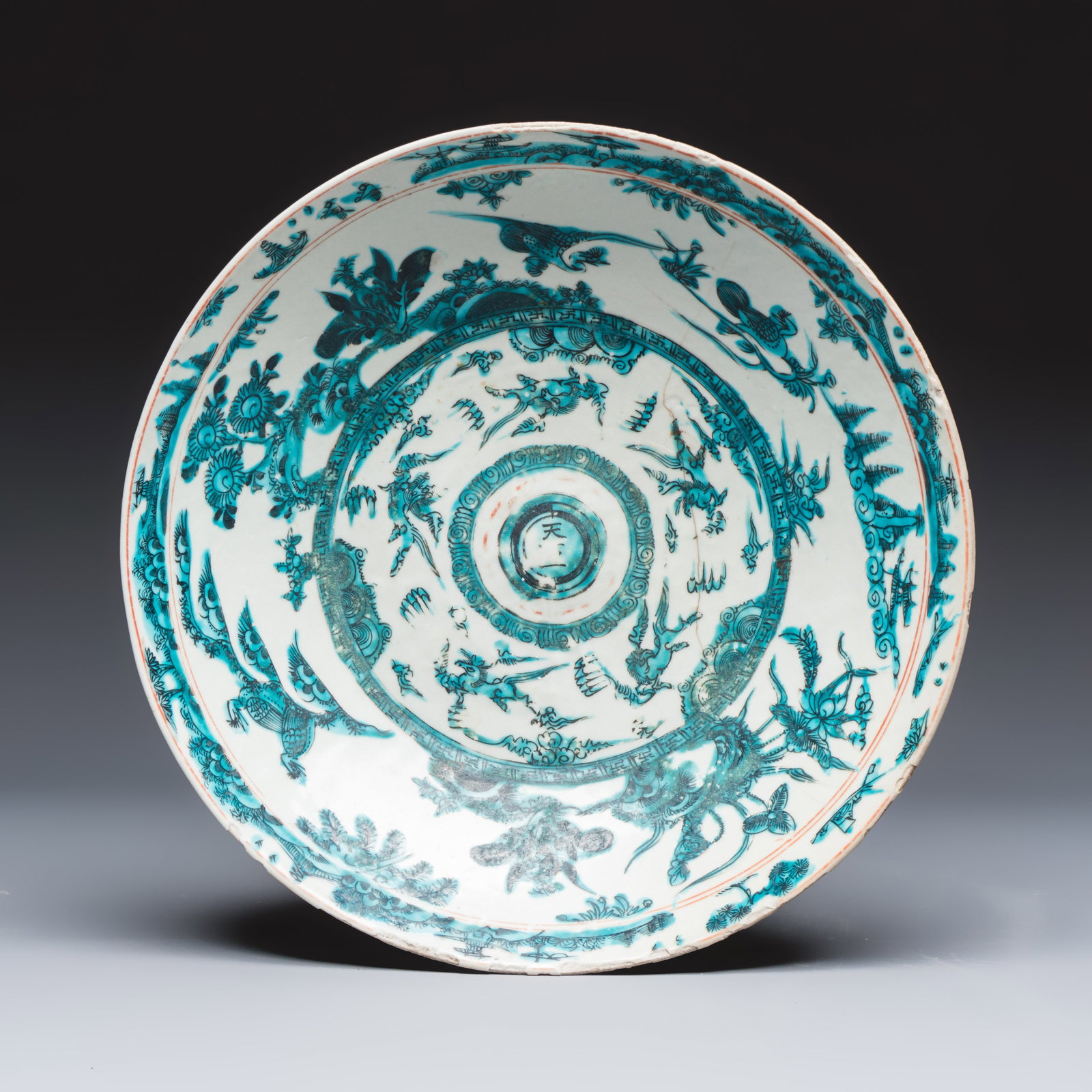 A Chinese Swatow green-enamelled dish, Ming: A Chinese Swatow green-enamelled dish, Ming Dia.: 38,5 cm