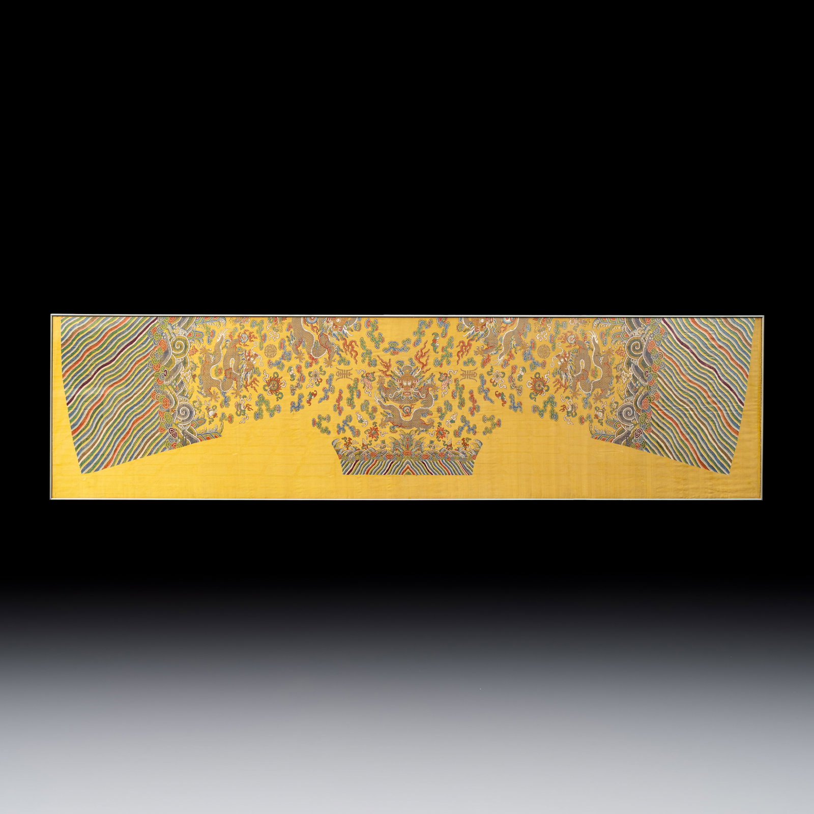 A fine and large Chinese yellow-ground silk kesi 'Dragons' uncut robe panel, 19th C.: A fine and large Chinese yellow-ground silk kesi 'Dragons' uncut robe panel, 19th C. Dim: 77,5 x 297 cm | the frame Dim: 75 x 296 cm | the work