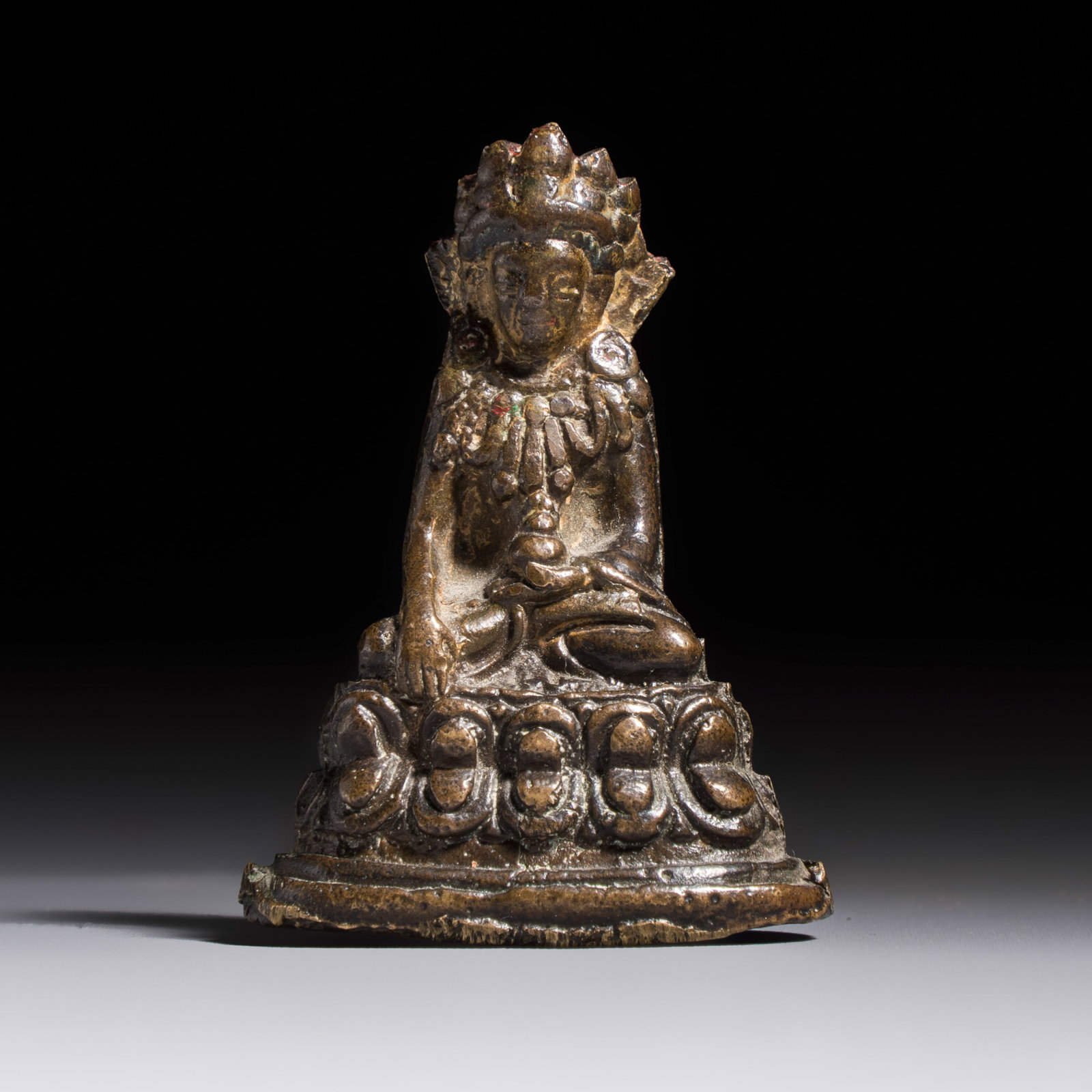 A miniature Tibetan gilt-copper alloy figure of a bodhisattva, 17/18th C. (1 of 7)