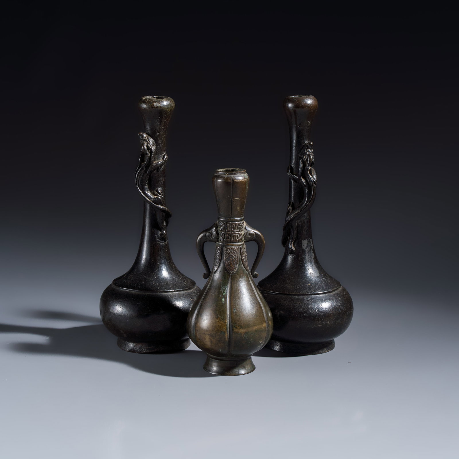 A pair of Japanese bronze 'Chilong' garlic-mouth vases and a bronze vase with handles, Meiji, 19th: A pair of Japanese bronze 'Chilong' garlic-mouth vases and a bronze vase with handles, Meiji, 19th C. H.: 22,6 cm | the tallest H.: 16,3 cm | the smallest Total weight: 1596 grams