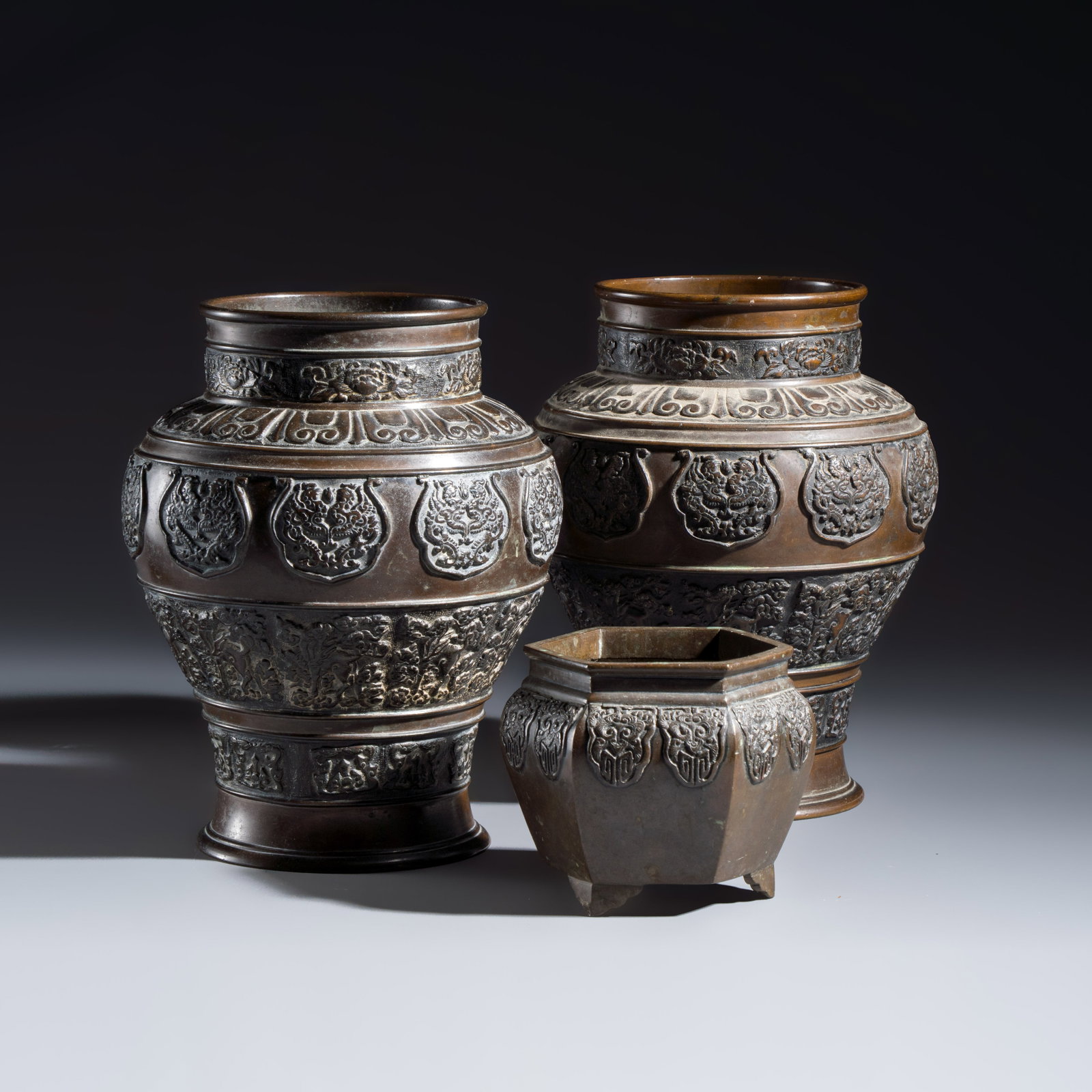 A pair of Japanese bronze vases and a censer, Meiji, 19th C.: A pair of Japanese bronze vases and a censer, Meiji, 19th C. H.: 21,2 cm | the tallest vase L.: 11,5 cm - H.: 9,3 cm | the censer Total weight: approx. 4.8 kilograms