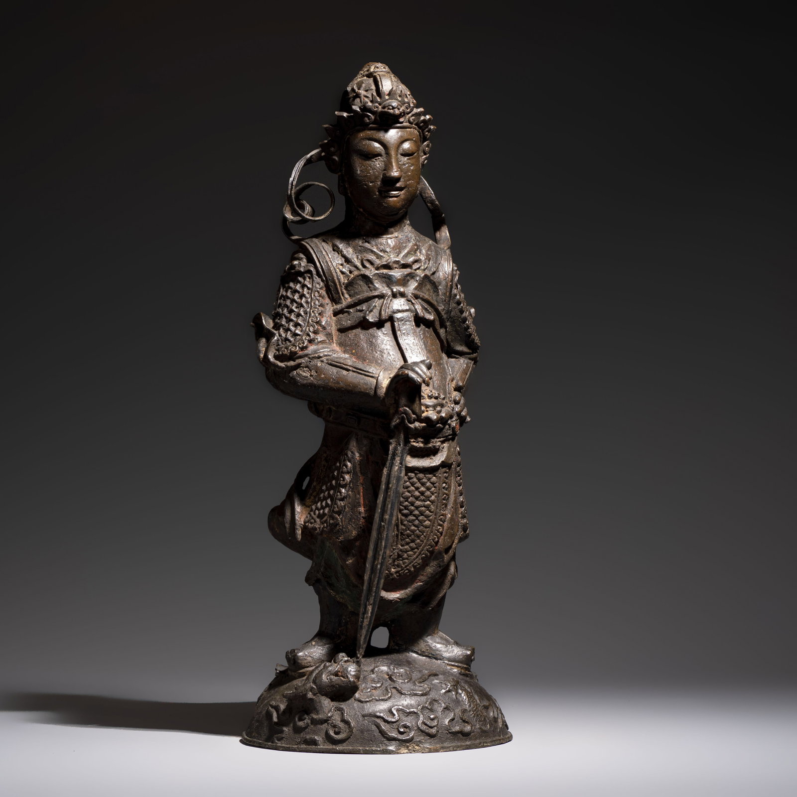 A large Chinese bronze figure of Weituo, Ming: A large Chinese bronze figure of Weituo, Ming H.: 63,5 cm Weight: 24,3 kilograms