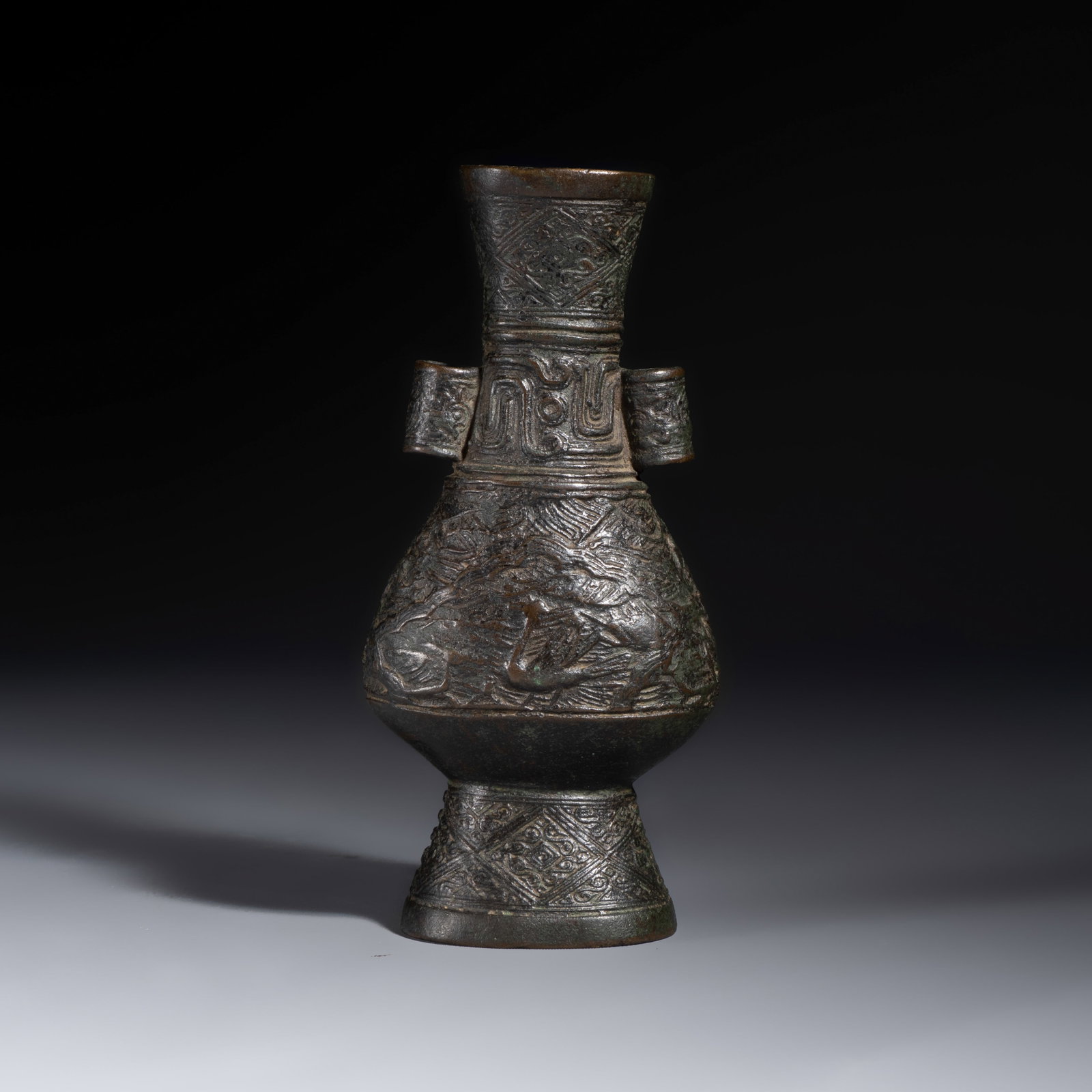 A Chinese bronze arrow vase, 'Touhu', Yuan (1 of 6)