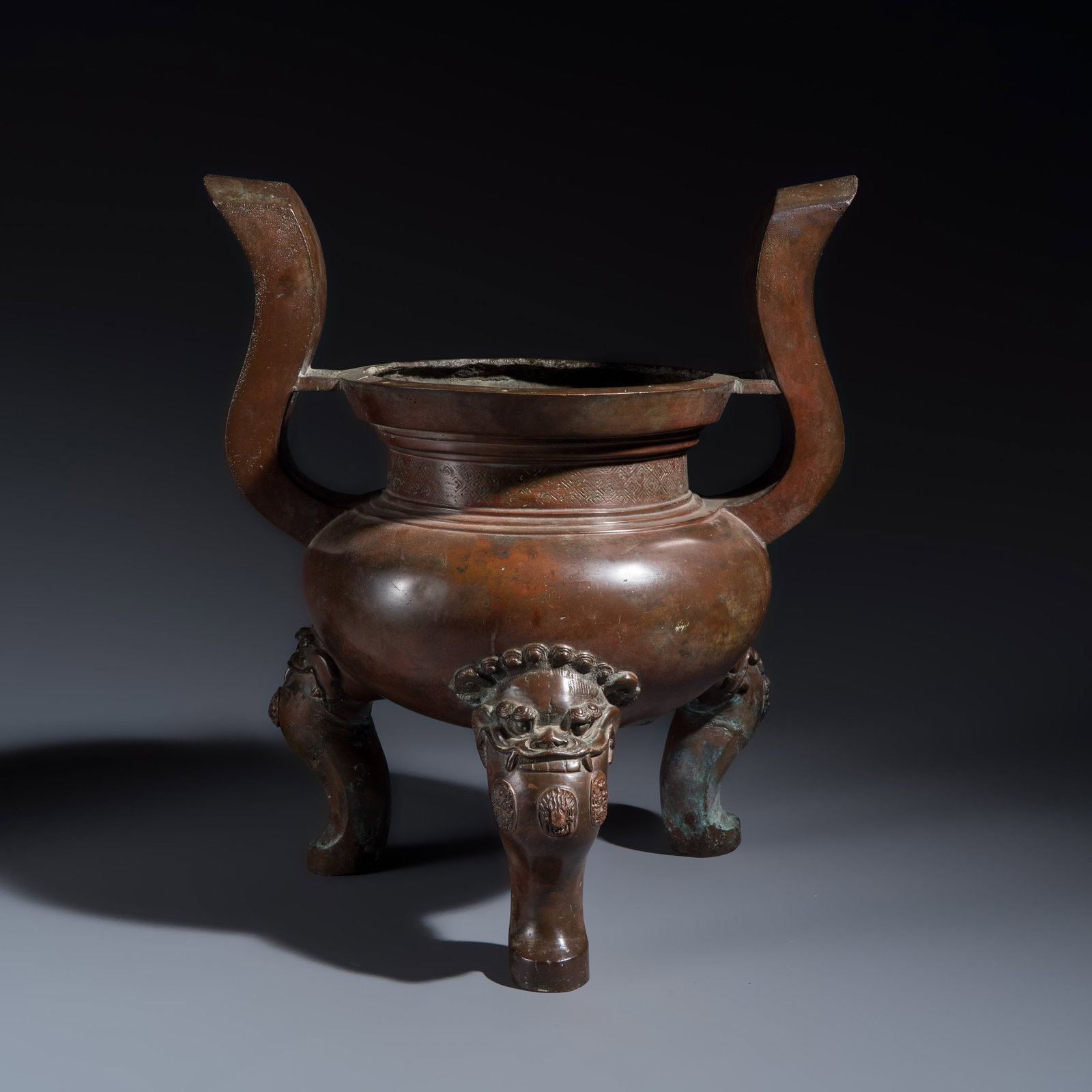 A Chinese bronze tripod censer with handles, Ming: A Chinese bronze tripod censer with handles, Ming L.: 38 cm - H.: 44,5 cm | Weight: 9,6 kilograms