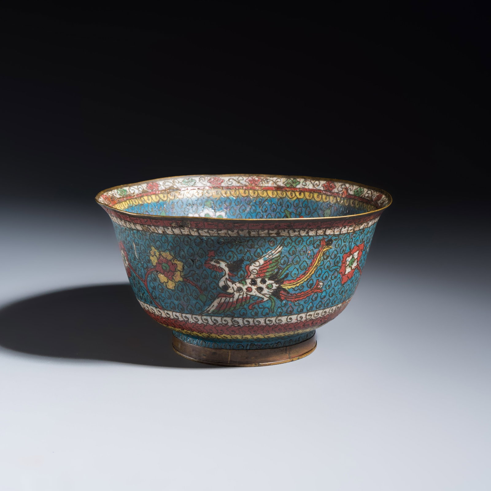A Chinese cloisonne 'Phoenixes' bowl, late Ming: A Chinese cloisonne 'Phoenixes' bowl, late Ming Dia.: 18,5 cm - H.: 9,8 cm