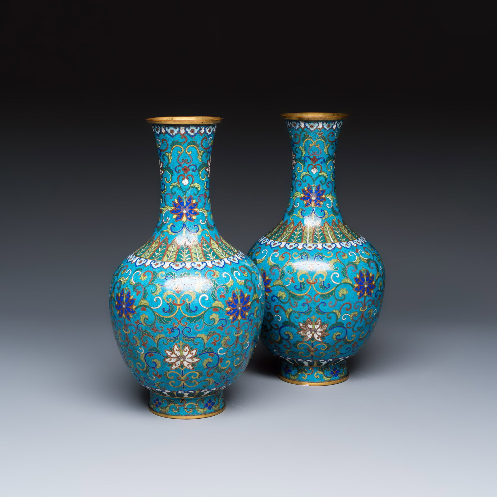 A pair of Chinese cloisonne 'Lotus Scroll' bottle vases, 18/19th C.: A pair of Chinese cloisonne 'Lotus Scroll' bottle vases, 18/19th C. H.: 35,4 cm