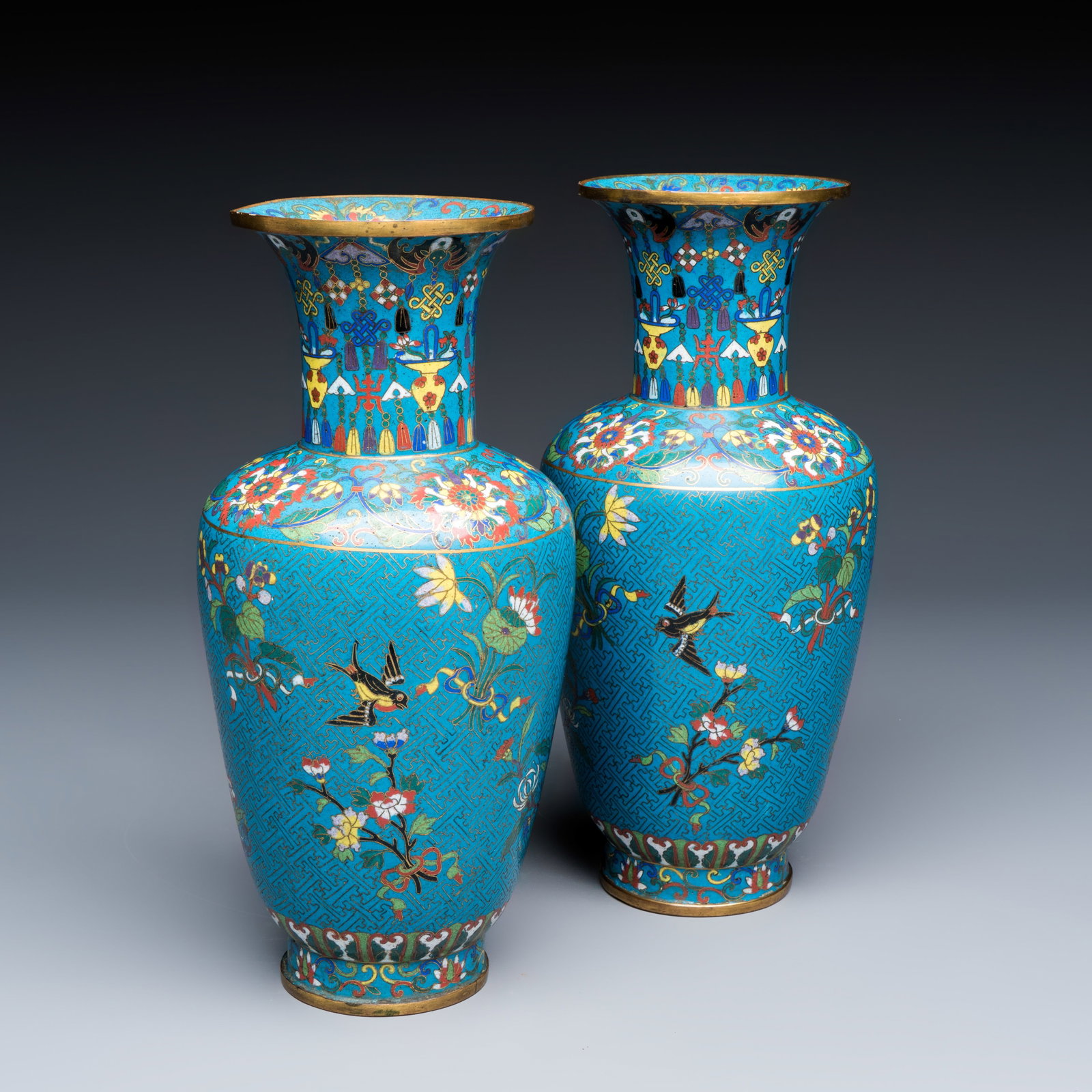A pair of Chinese cloisonne 'Birds Among Flowering Branches' vases, 19th C.: A pair of Chinese cloisonne 'Birds Among Flowering Branches' vases, 19th C. H.: 28 cm