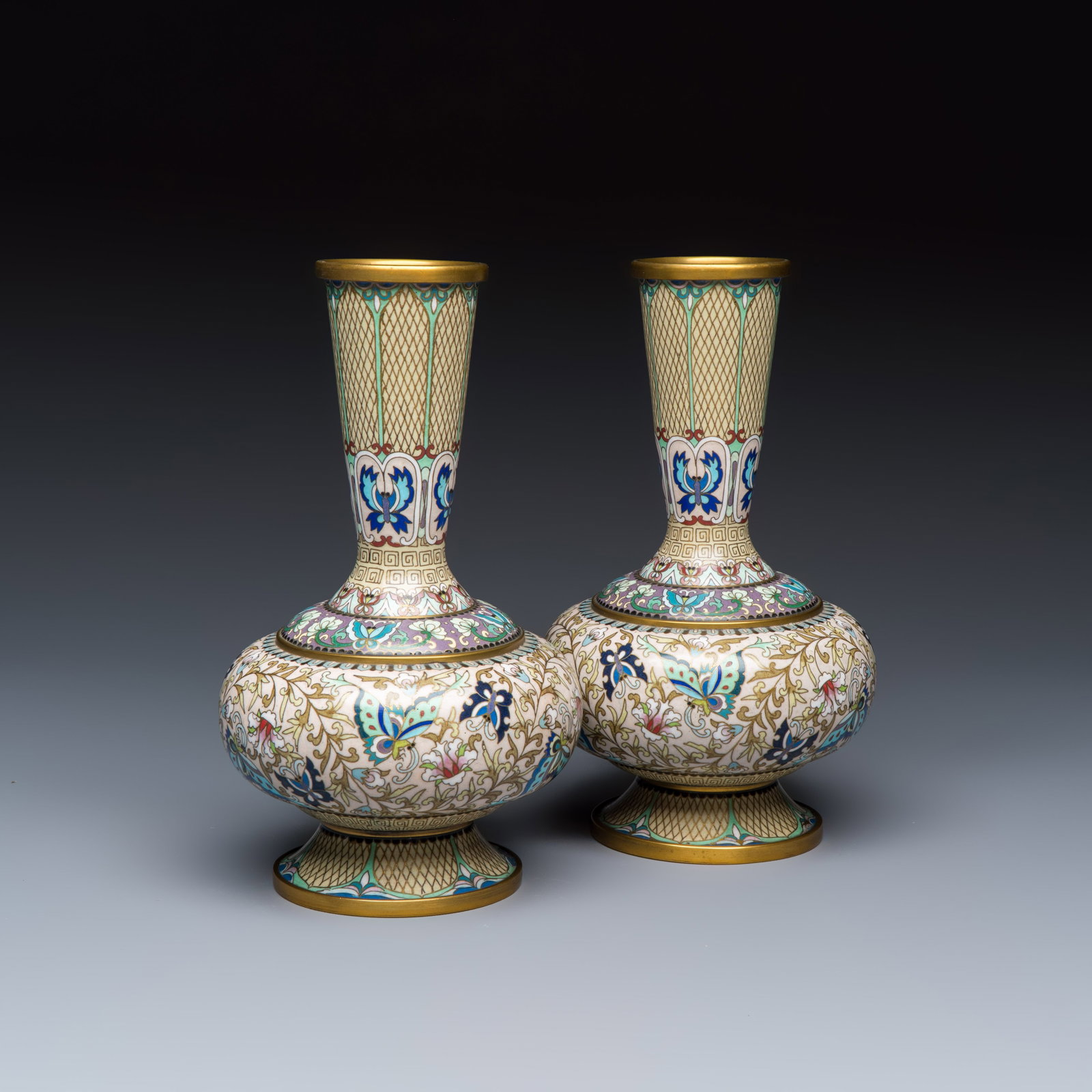 A pair of Chinese cloisonne '100 Butterflies' vases, Republic: A pair of Chinese cloisonne '100 Butterflies' vases, Republic H.: 23,2 cm
