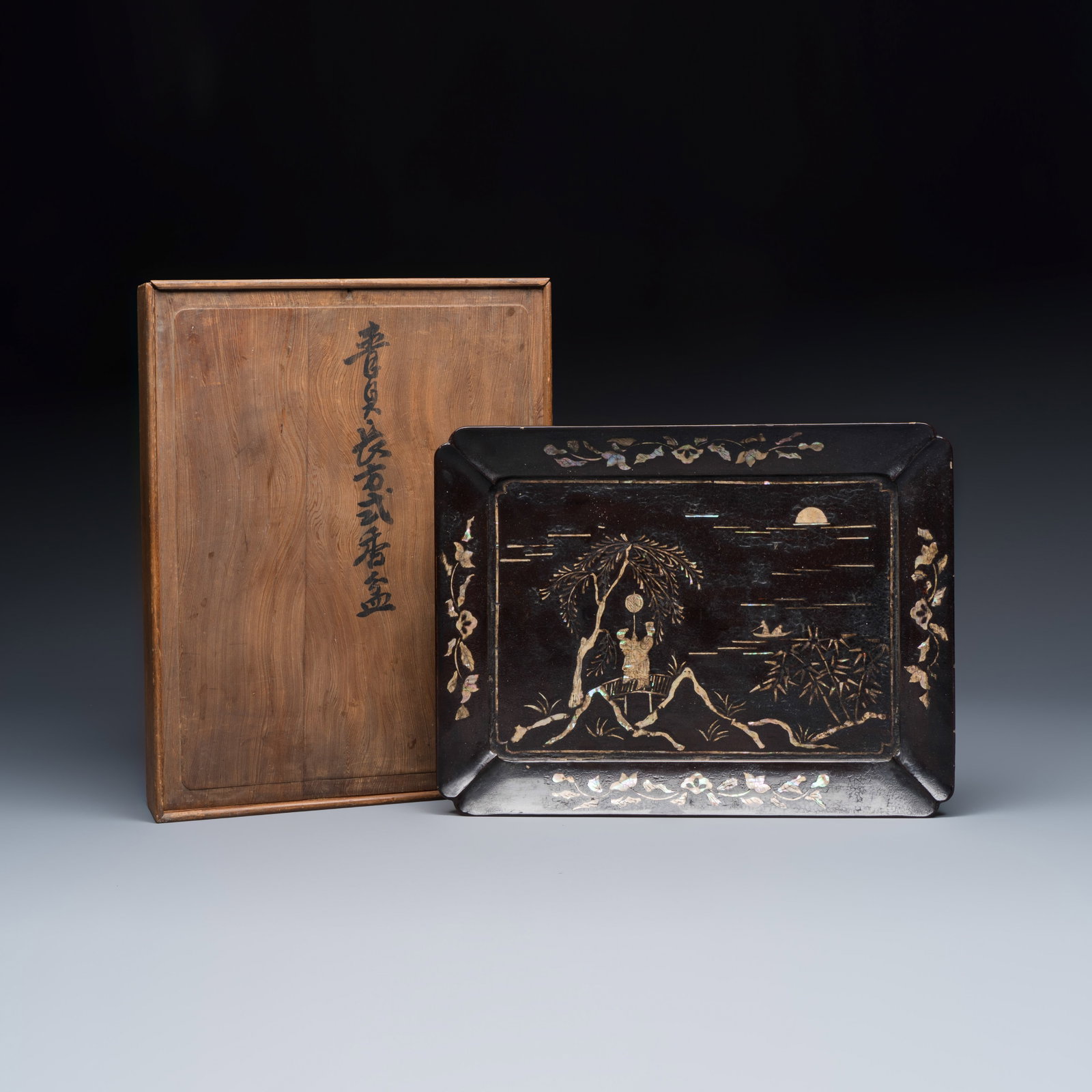 A rectangular lacquered mother-of-pearl-inlaid 'Riverscape' tray, Ryukyu Islands, 17/18th C.: A rectangular lacquered mother-of-pearl-inlaid 'Riverscape' tray, Ryukyu Islands, 17/18th C. Dim: 32,7 x 24,8 x 3,2 cm Accompanied by a Japanese box.