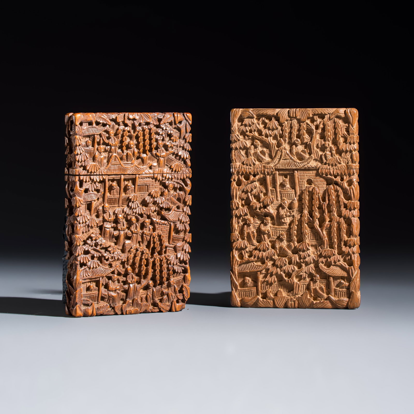 Two Chinese Canton carved wooden card cases and covers, 19th C.: Two Chinese Canton carved wooden card cases and covers, 19th C. Dim: 11 x 7,2 x 1,4 cm | incl. cover
