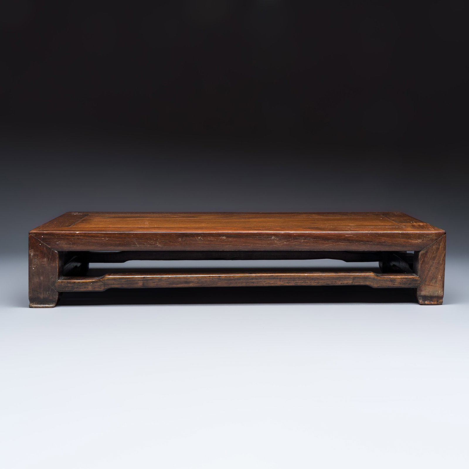 A Chinese rectangular hongmu stand, 19th C. - 3