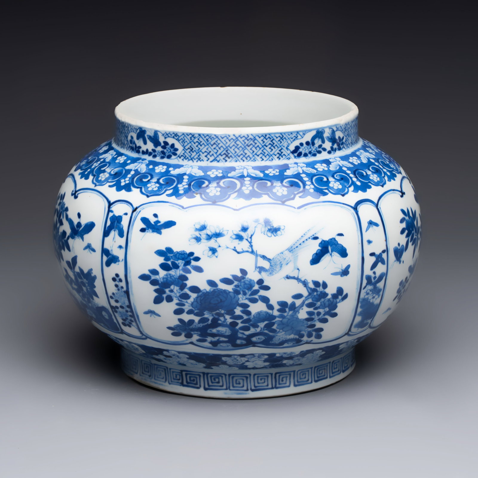 A Chinese blue and white 'Birds among Flowering Branches' vase, Kangxi mark, 19th C.: A Chinese blue and white 'Birds among Flowering Branches' vase, Kangxi mark, 19th C. H.: 15,5 cm