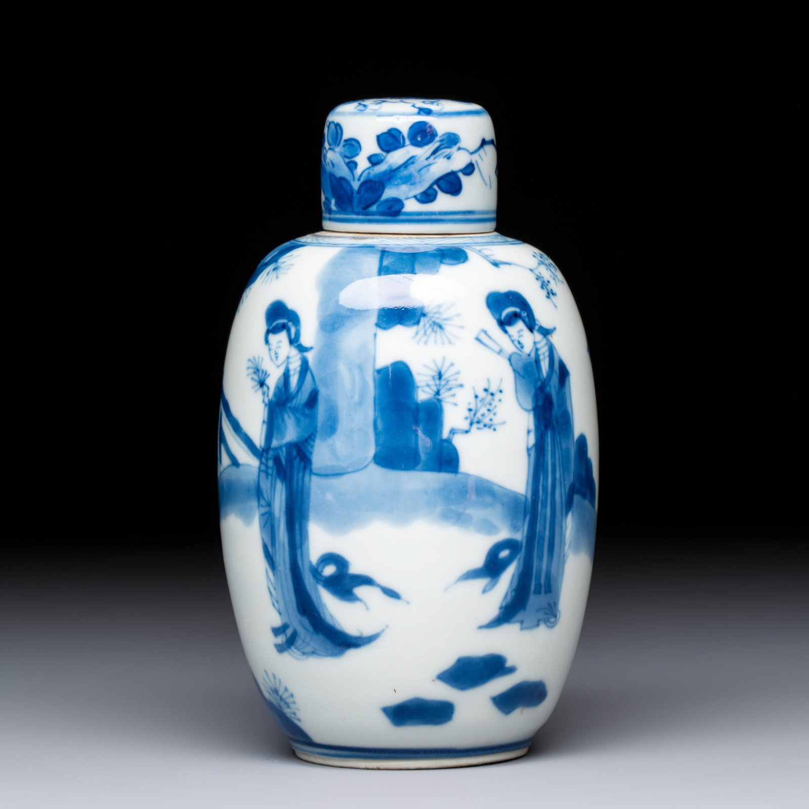 A Chinese blue and white 'Long Eliza' tea caddy and cover, Chenghua mark, Kangxi (1 of 6)
