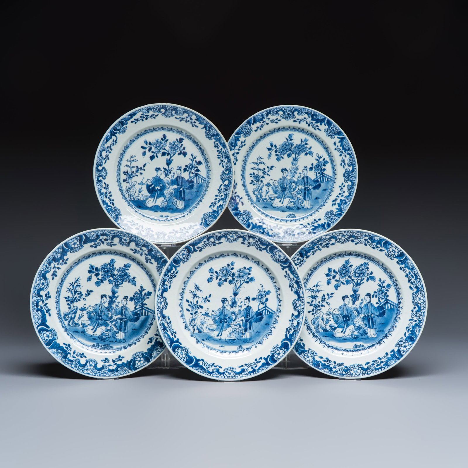 Five Chinese blue and white dishes with ladies in a garden, Qianlong (1 of 11)