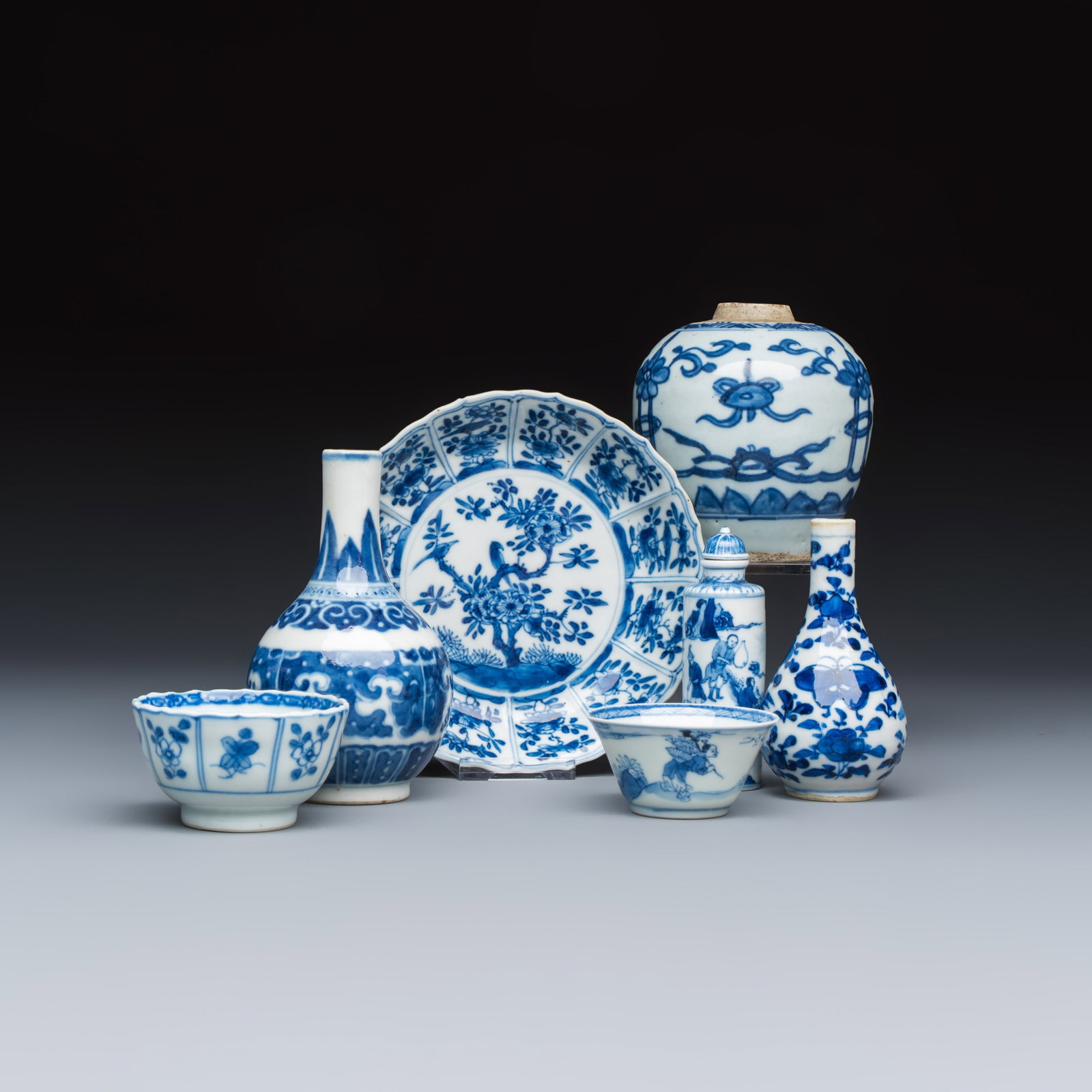 Seven Chinese blue and white wares, Kangxi and later (1 of 20)