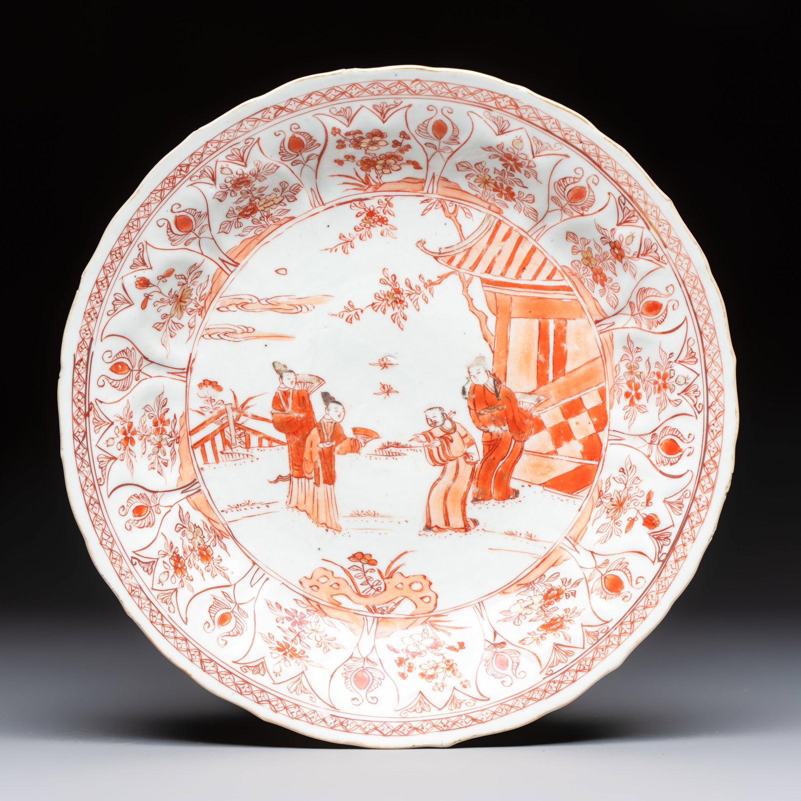 A Chinese gilt and iron-red-decorated 'Xi Xiang Ji' plate, Kangxi: A Chinese gilt and iron-red-decorated 'Xi Xiang Ji' plate, Kangxi Dia.: 27,5 cm