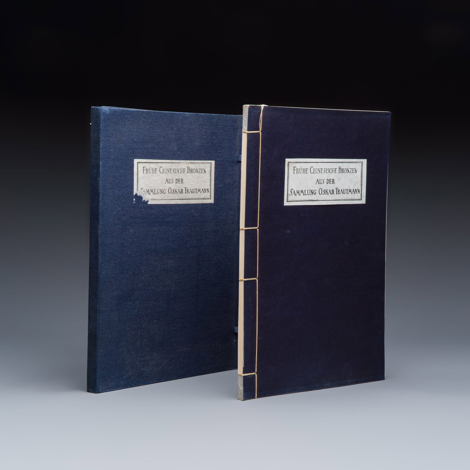 Gustav Ecke: 'Fruhe Chinesische Bronzen aus der Sammlung Oskar Trautmann', Beijing, 1939: Gustav Ecke: 'Fruhe Chinesische Bronzen aus der Sammlung Oskar Trautmann', Beijing, 1939 Dim: 32,7 x 23,2 cm