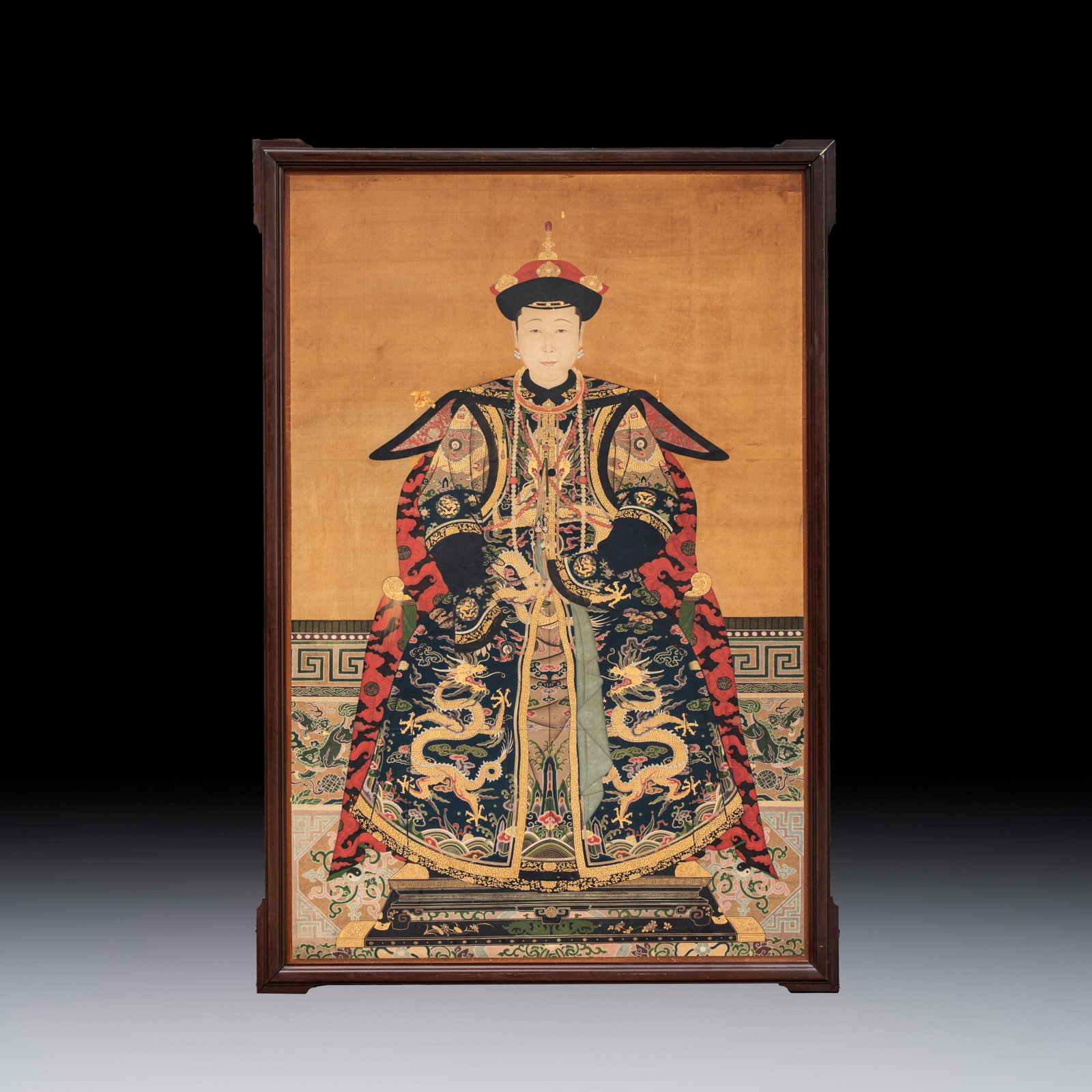 Chinese school: A large and important portrait of a duchess, ink and colour on silk, 18/19th C. (1 of 2)