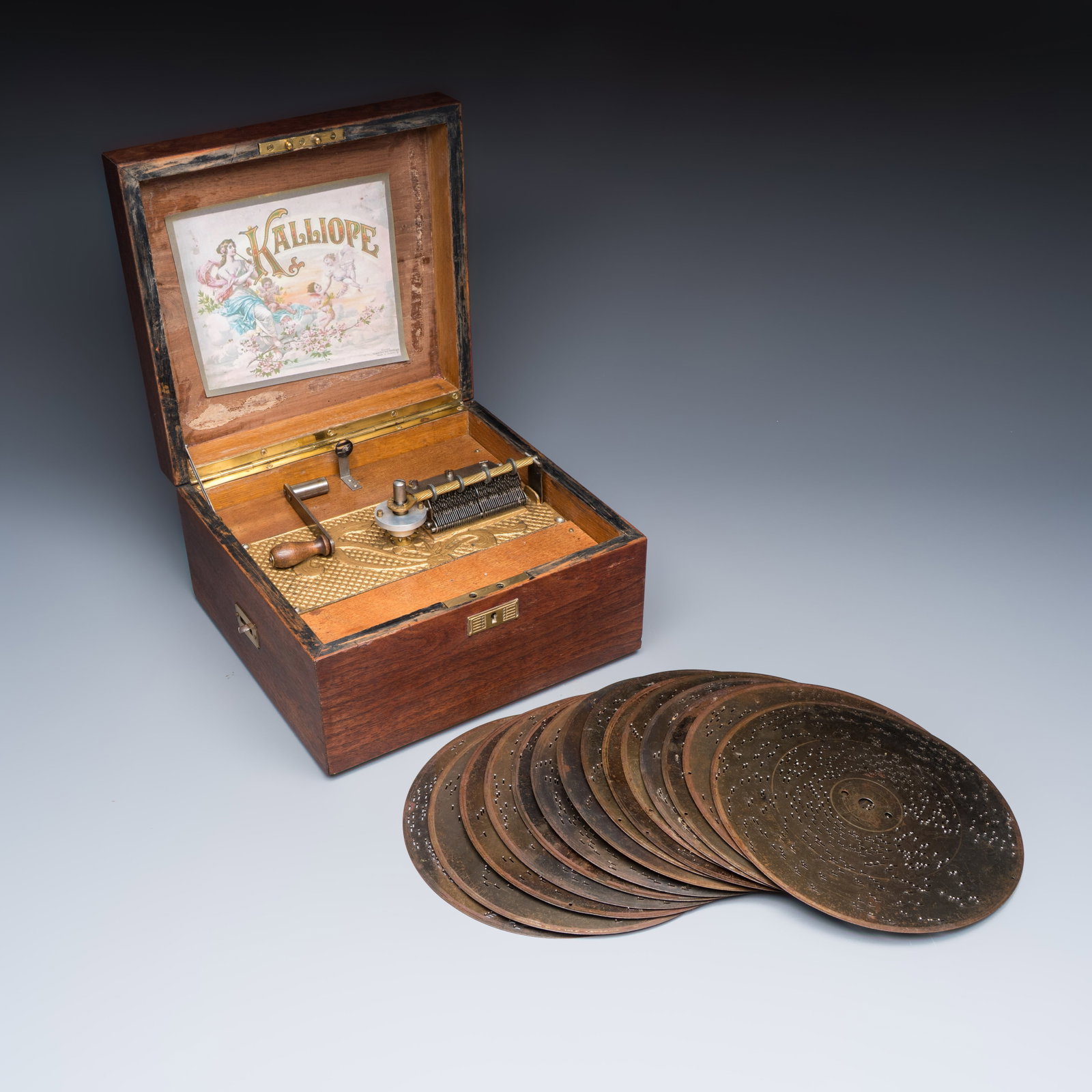 A German Kalliope disc music box with 14 discs, early 20th C. (1 of 9)