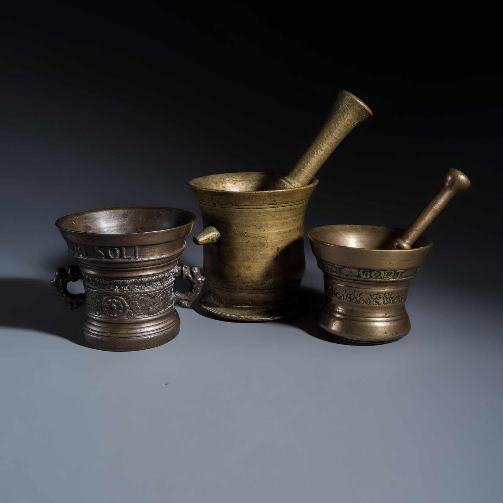 Three bronze mortars and two pestles, The Netherlands, dated 1627/1662 and 17th C. (1 of 11)